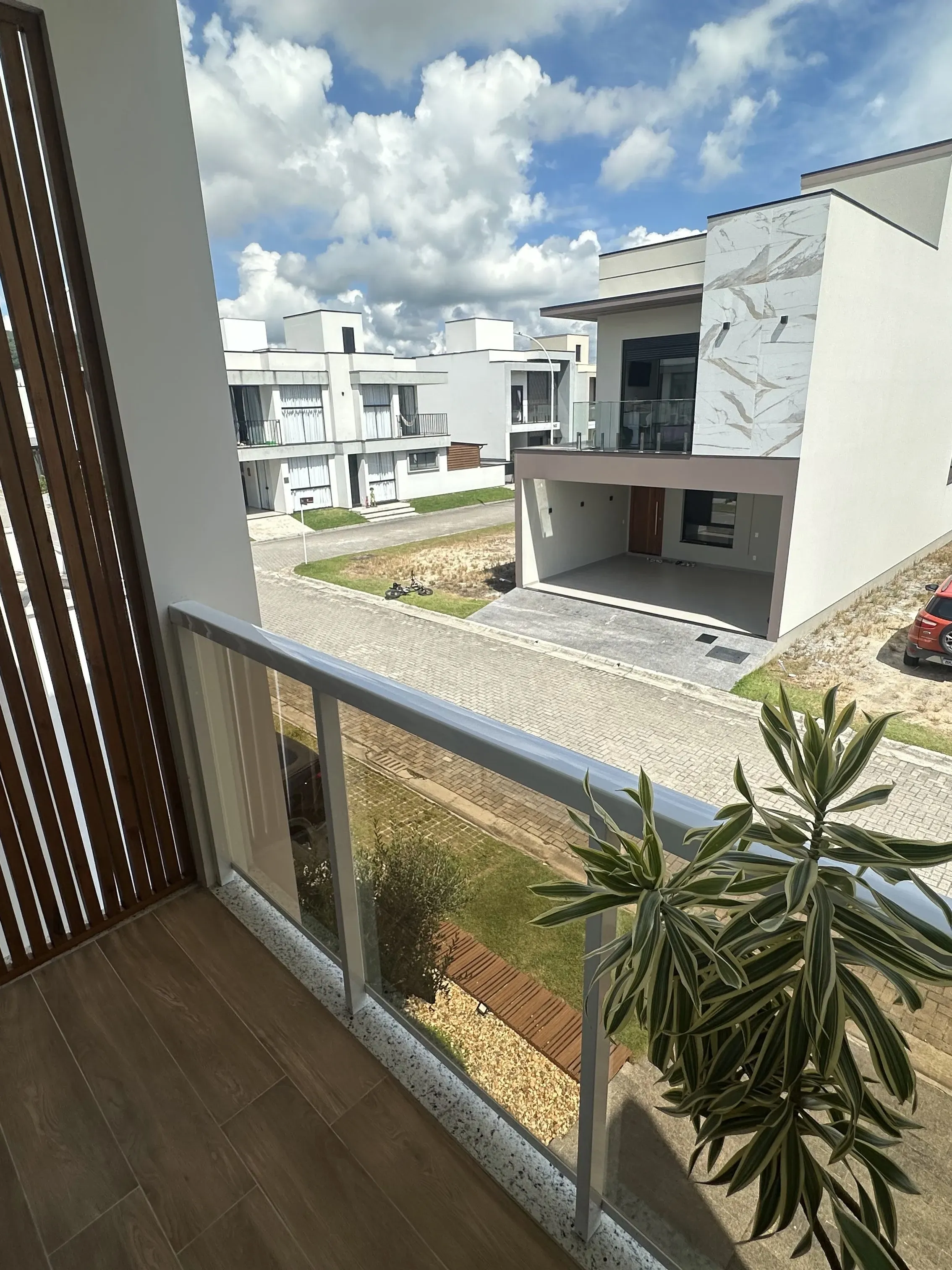 Casa com 3 dormitórios sendo 1 suíte e 2 vagas de garagem em Biguaçu/SC