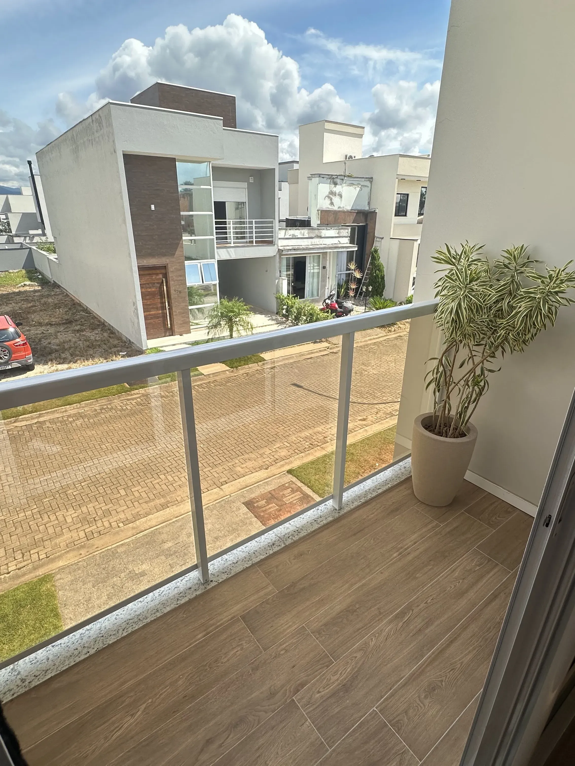 Casa com 3 dormitórios sendo 1 suíte e 2 vagas de garagem em Biguaçu/SC