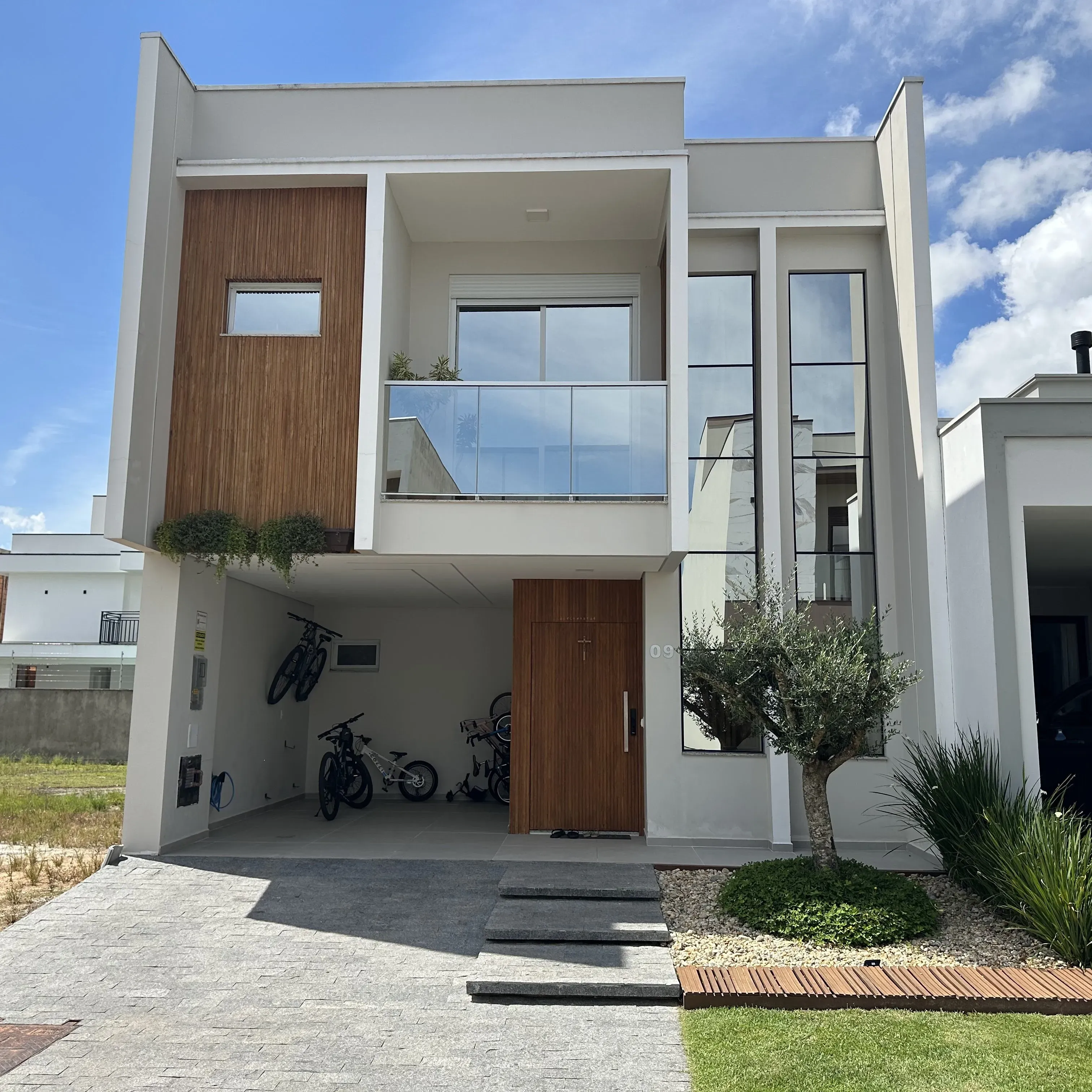 Casa com 3 dormitórios sendo 1 suíte e 2 vagas de garagem em Biguaçu/SC