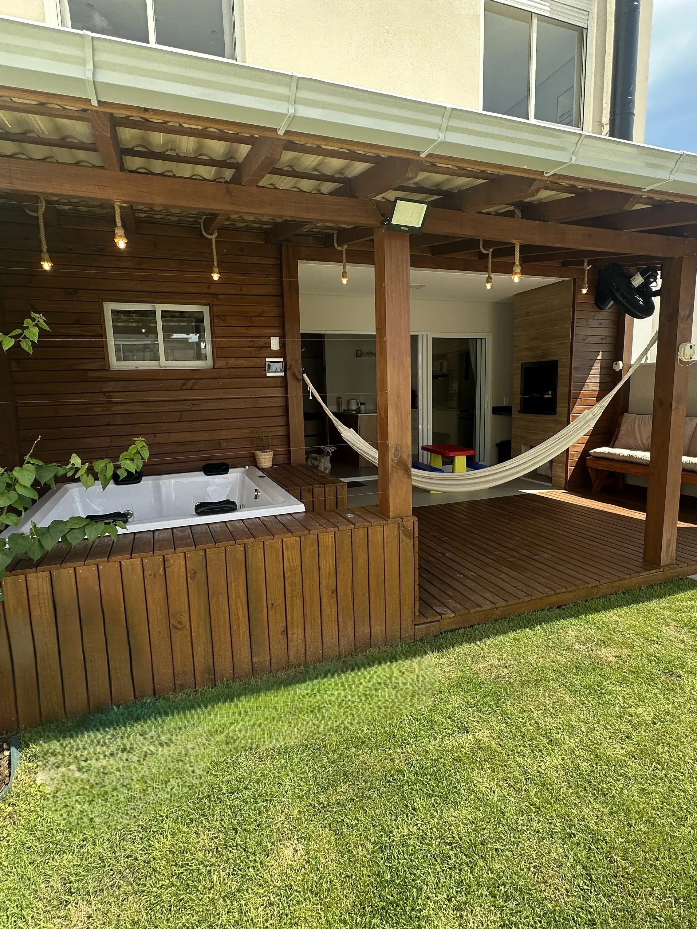 Casa com 3 dormitórios sendo 1 suíte e 2 vagas de garagem em Biguaçu/SC