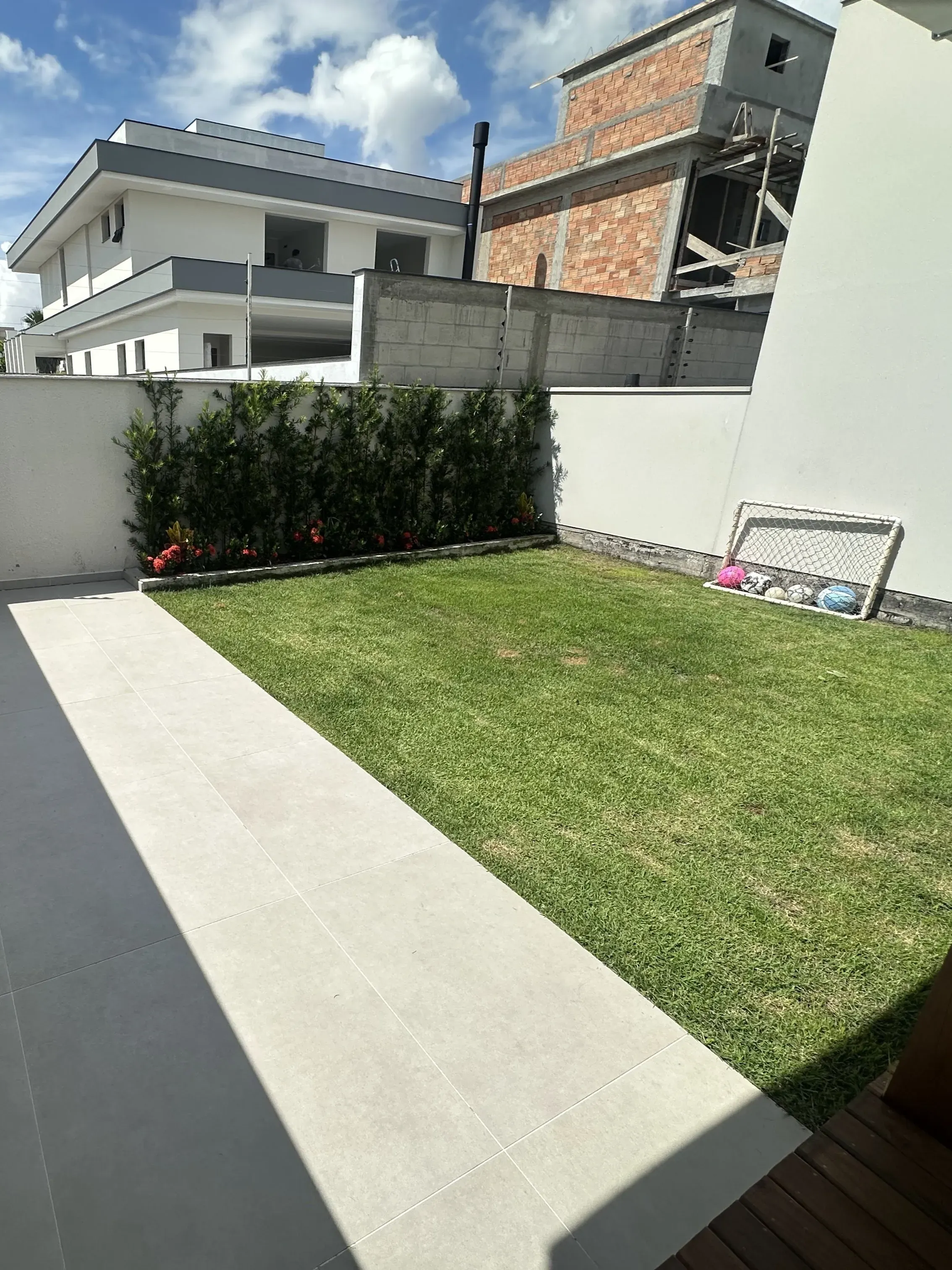 Casa com 3 dormitórios sendo 1 suíte e 2 vagas de garagem em Biguaçu/SC