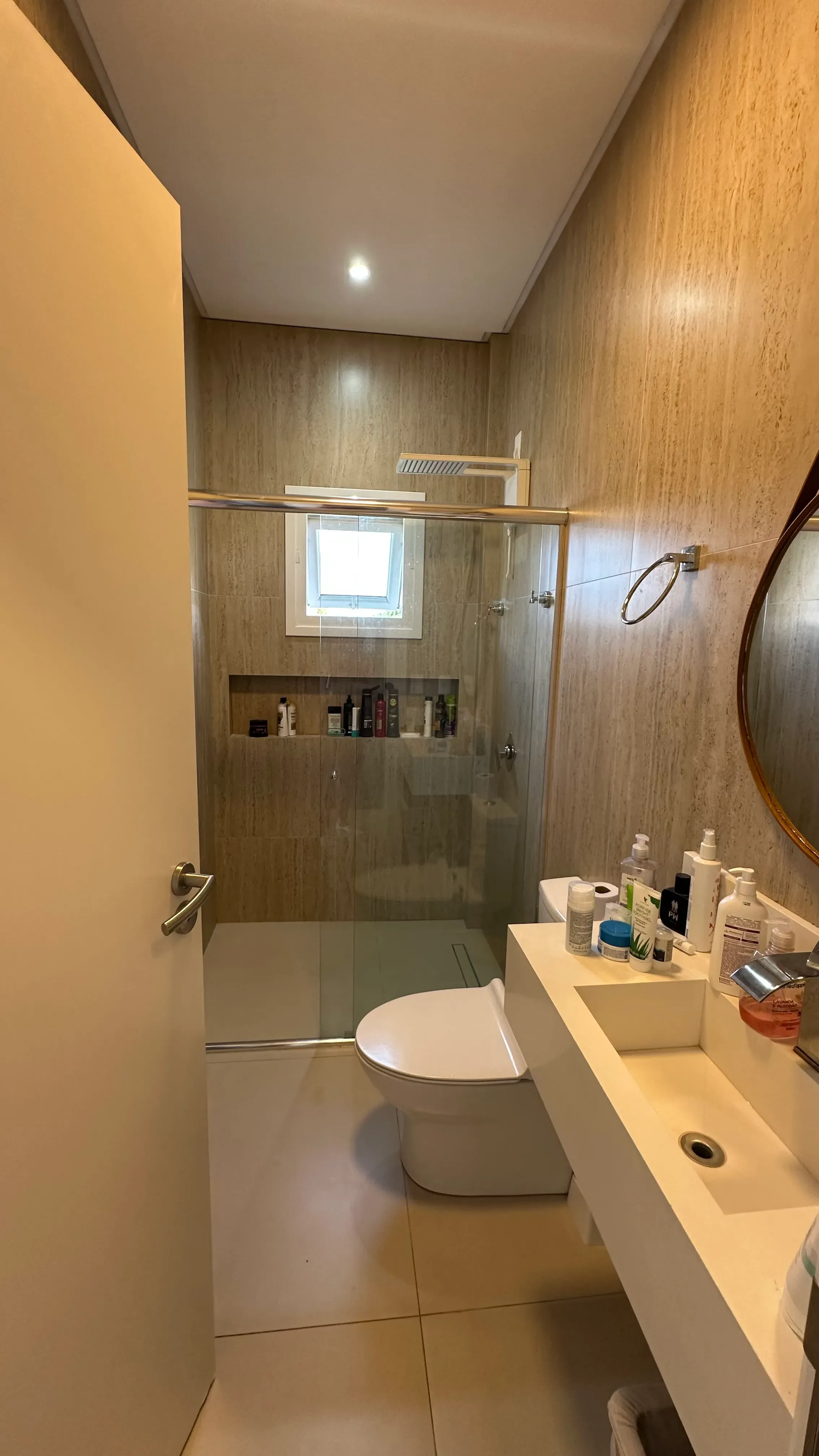 Casa com 3 dormitórios sendo 3 suítes e 3 vagas de garagem em Camboriú/SC