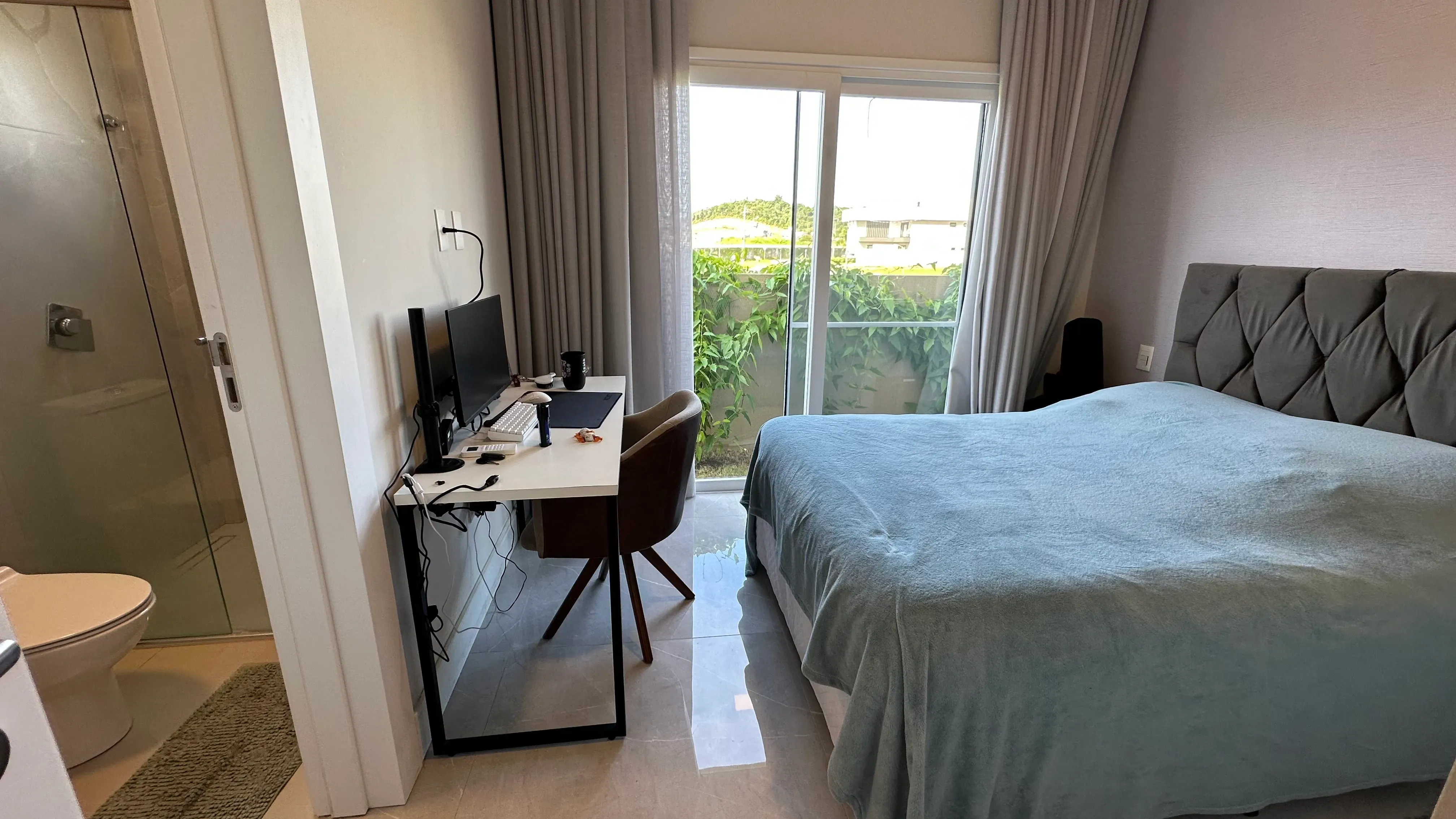 Casa com 3 dormitórios sendo 3 suítes e 3 vagas de garagem em Camboriú/SC