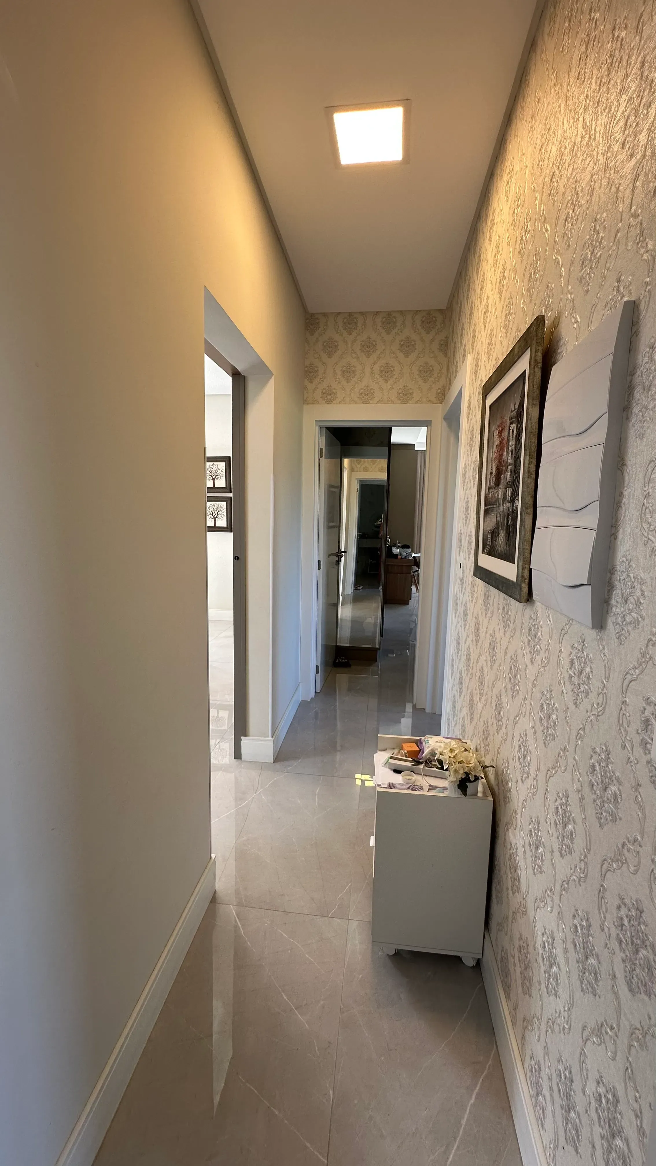 Casa com 3 dormitórios sendo 3 suítes e 3 vagas de garagem em Camboriú/SC