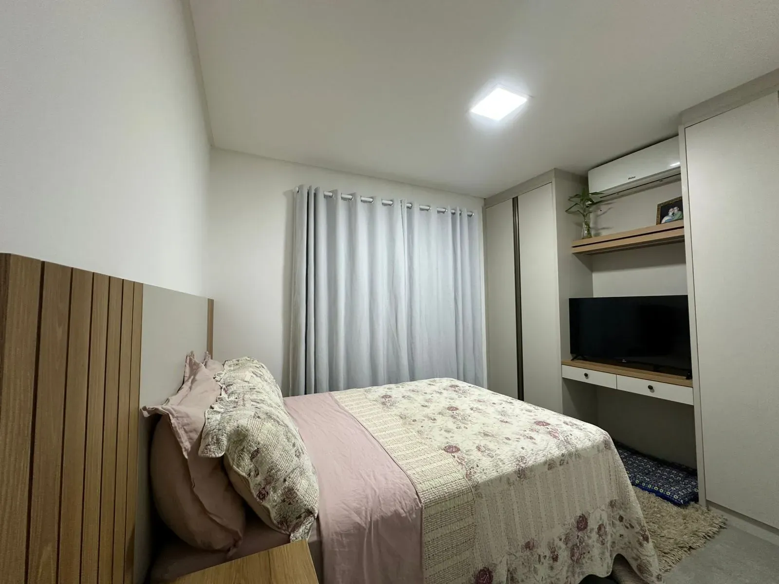 Apartamento com 2 dormitórios sendo 1 suíte e 1 vaga de garagem em Navegantes/SC