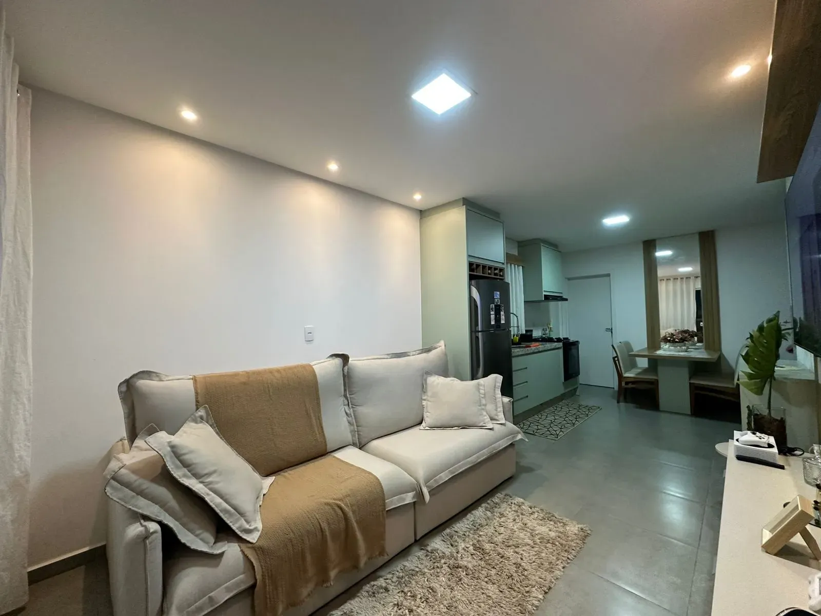 Apartamento com 2 dormitórios sendo 1 suíte e 1 vaga de garagem em Navegantes/SC