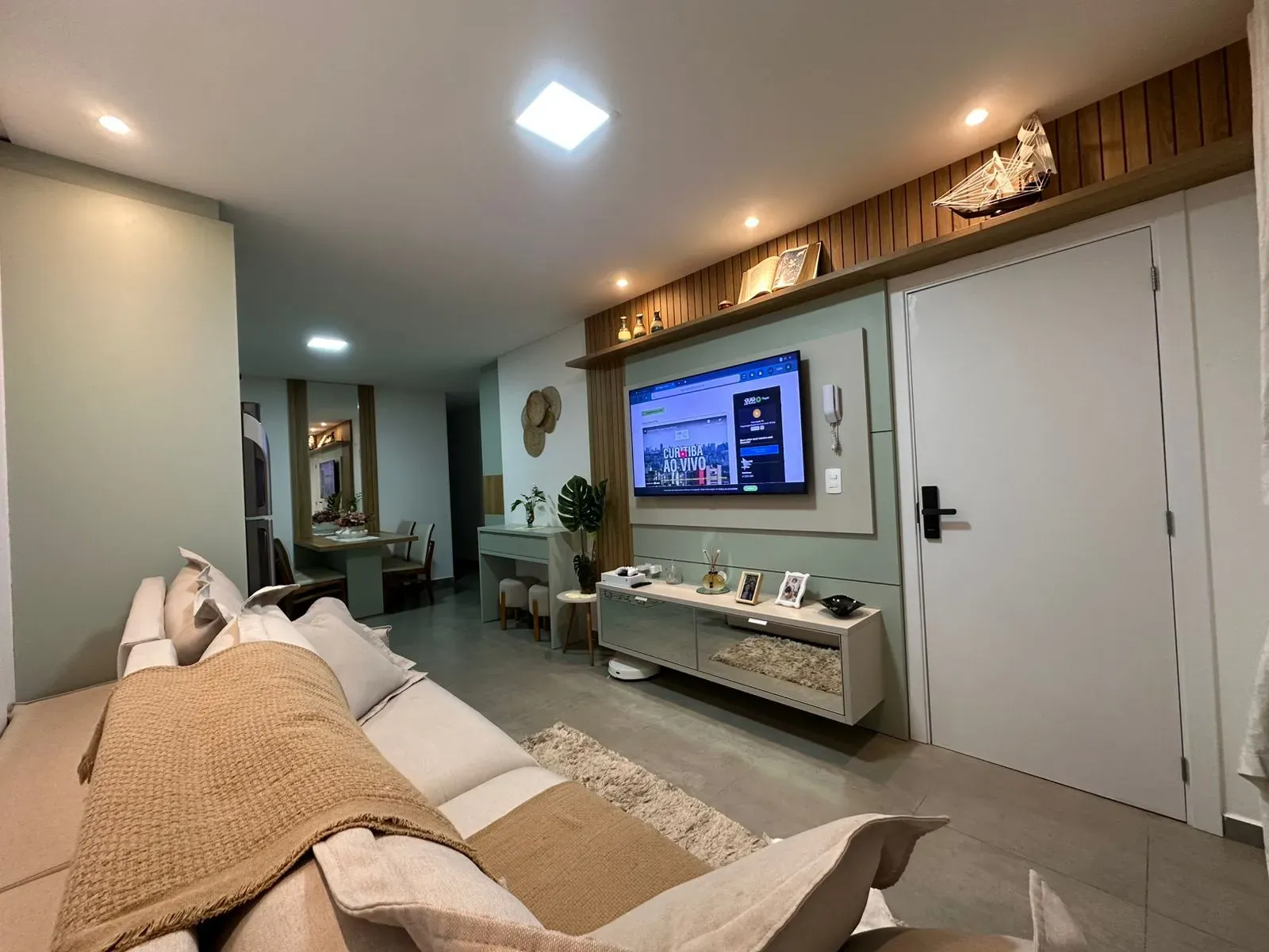 Apartamento com 2 dormitórios sendo 1 suíte e 1 vaga de garagem em Navegantes/SC