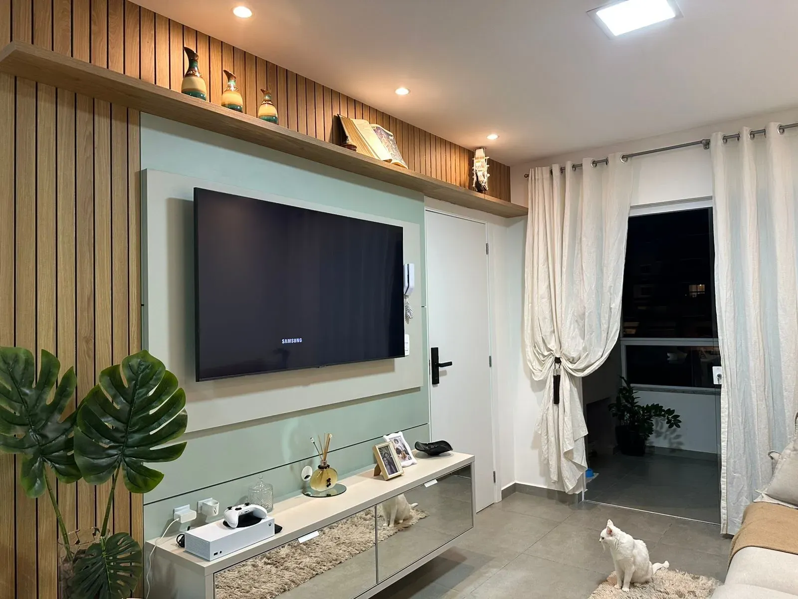 Apartamento com 2 dormitórios sendo 1 suíte e 1 vaga de garagem em Navegantes/SC