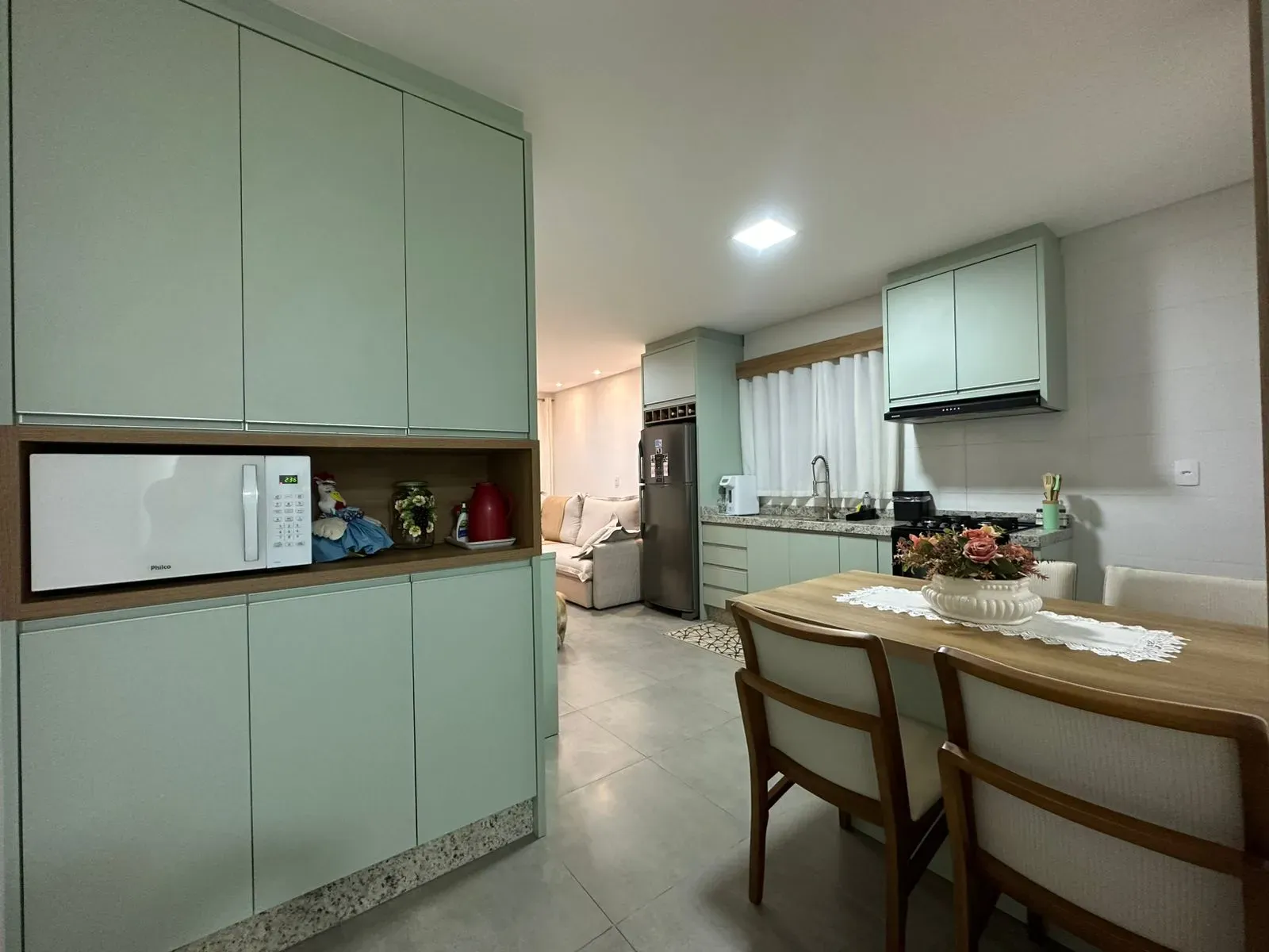 Apartamento com 2 dormitórios sendo 1 suíte e 1 vaga de garagem em Navegantes/SC