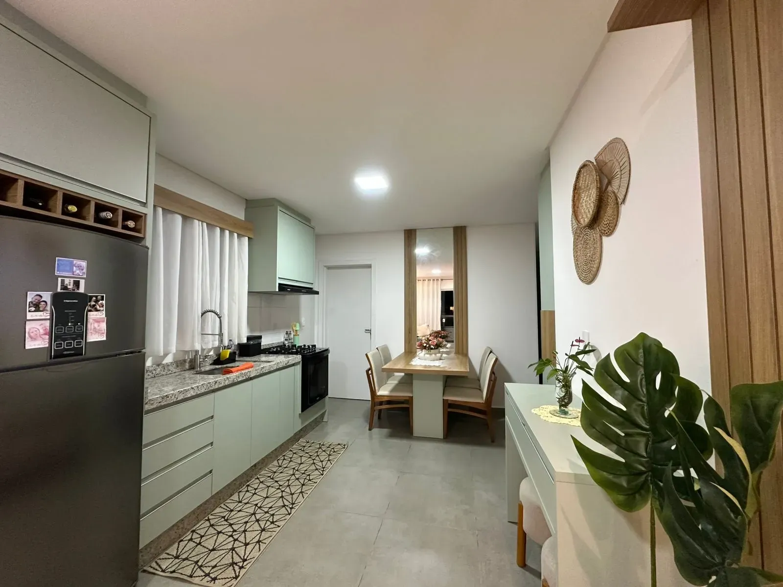 Apartamento com 2 dormitórios sendo 1 suíte e 1 vaga de garagem em Navegantes/SC