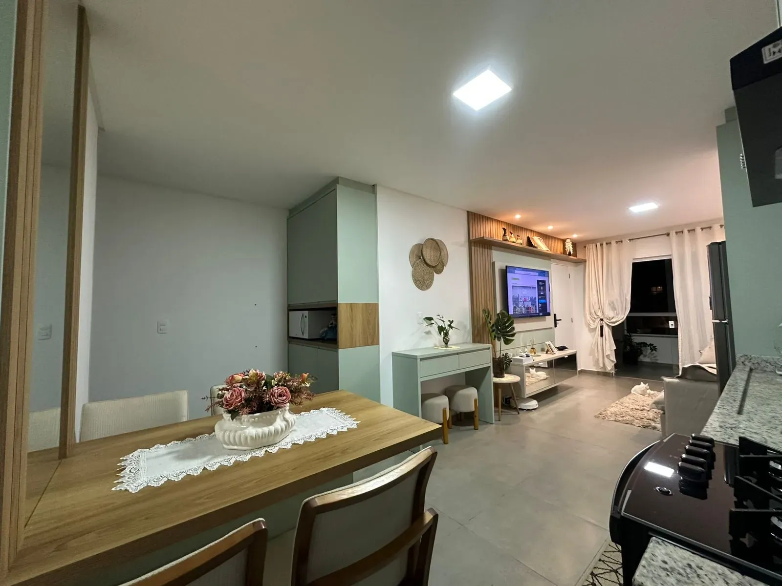 Apartamento com 2 dormitórios sendo 1 suíte e 1 vaga de garagem em Navegantes/SC