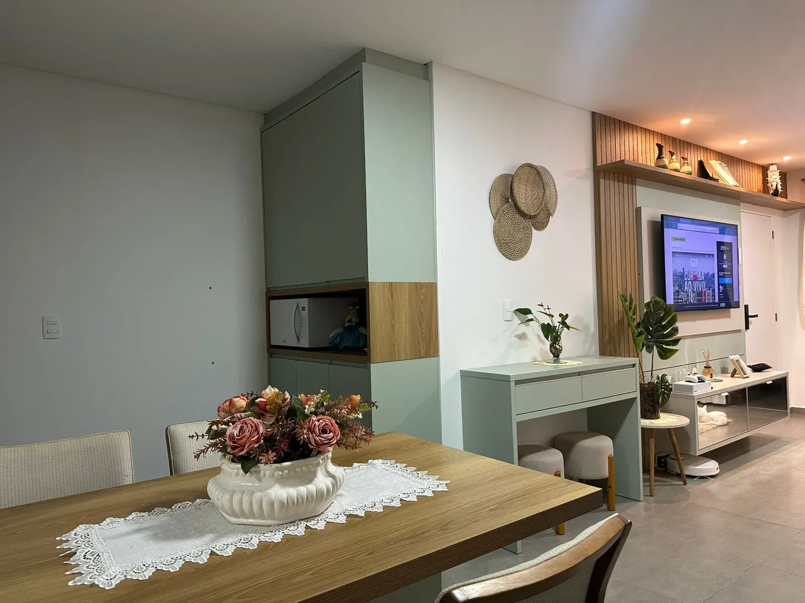 Apartamento com 2 dormitórios sendo 1 suíte e 1 vaga de garagem em Navegantes/SC