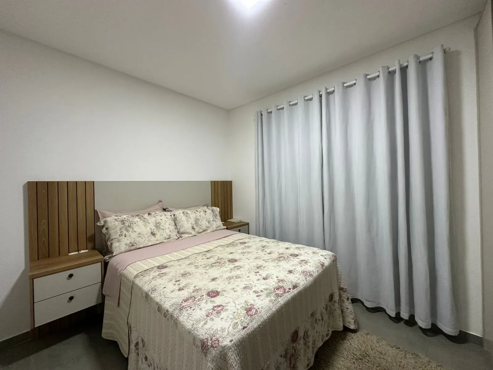 Apartamento com 2 dormitórios sendo 1 suíte e 1 vaga de garagem em Navegantes/SC