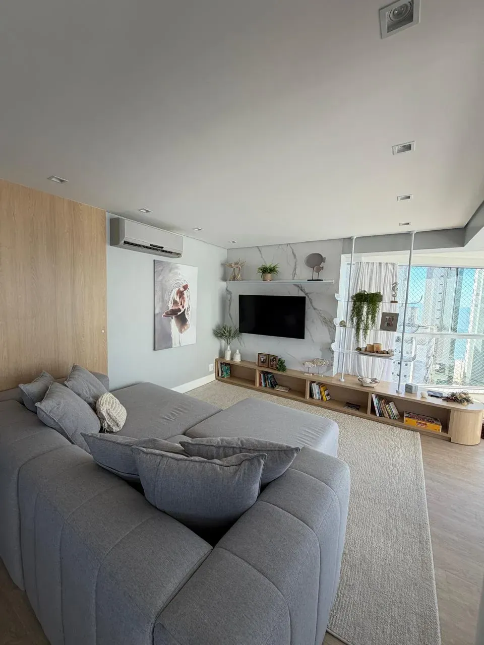 Apartamento com 3 dormitórios sendo 3 suítes e 3 vagas de garagem em Balneário Camboriú/SC