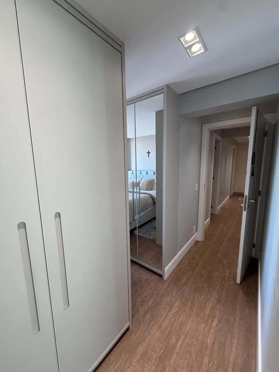 Apartamento com 3 dormitórios sendo 3 suítes e 3 vagas de garagem em Balneário Camboriú/SC