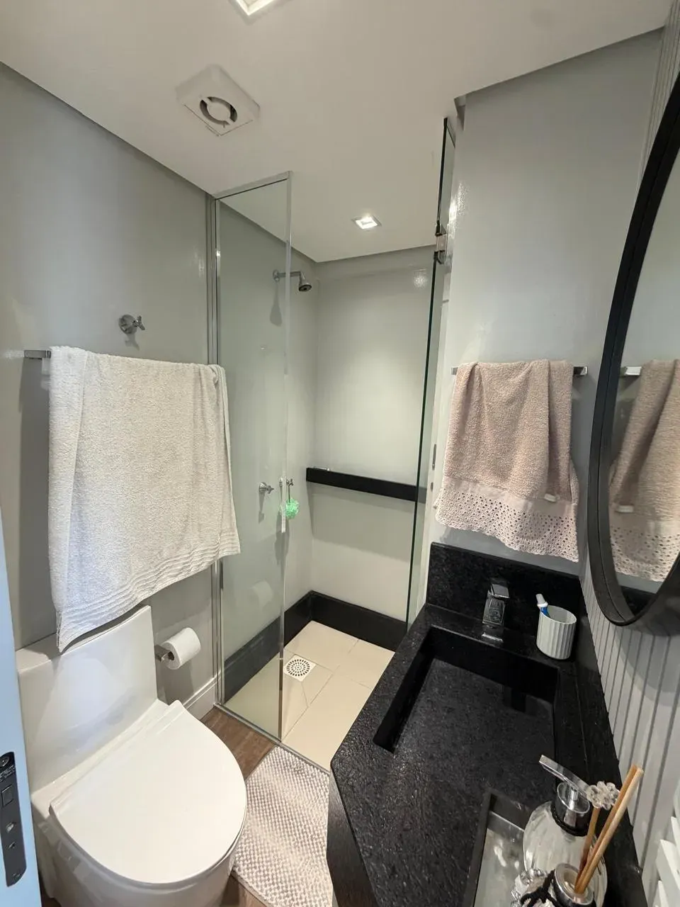 Apartamento com 3 dormitórios sendo 3 suítes e 3 vagas de garagem em Balneário Camboriú/SC