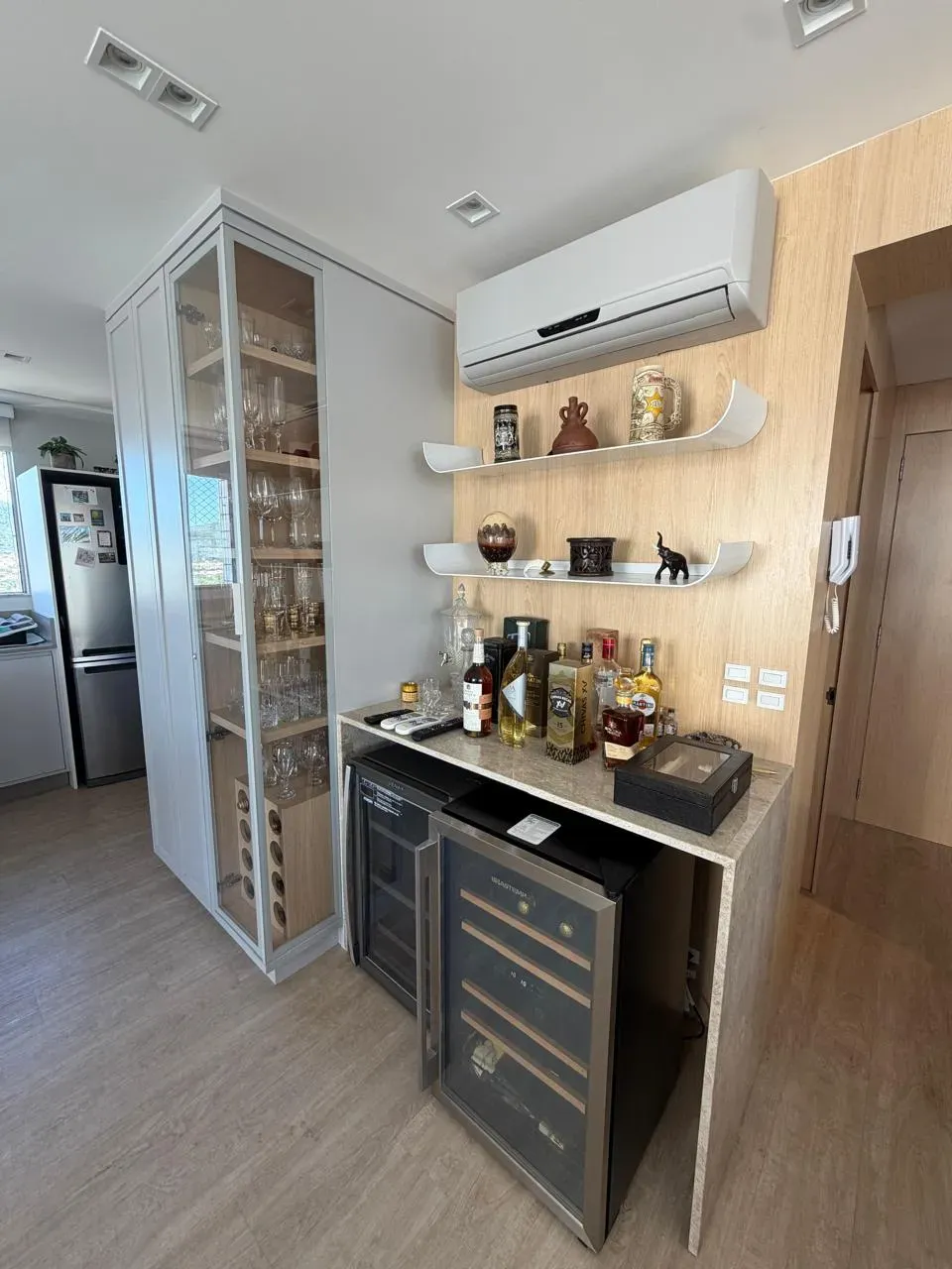 Apartamento com 3 dormitórios sendo 3 suítes e 3 vagas de garagem em Balneário Camboriú/SC