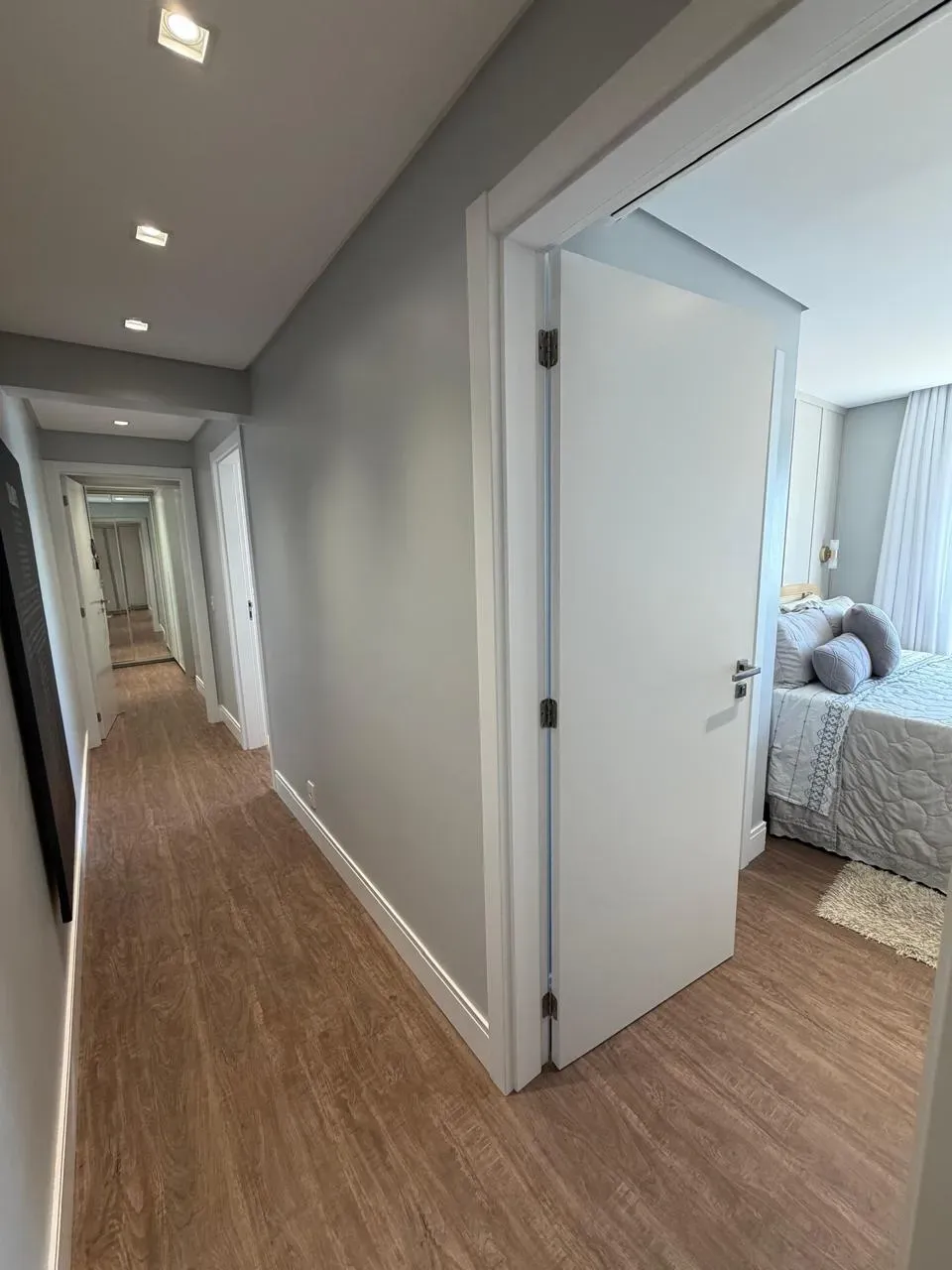 Apartamento com 3 dormitórios sendo 3 suítes e 3 vagas de garagem em Balneário Camboriú/SC