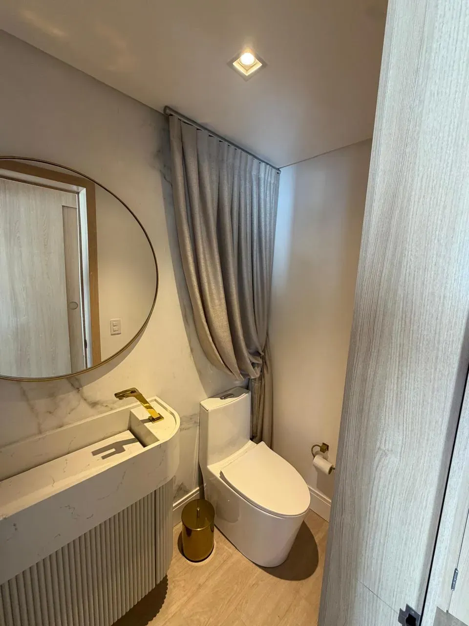 Apartamento com 3 dormitórios sendo 3 suítes e 3 vagas de garagem em Balneário Camboriú/SC