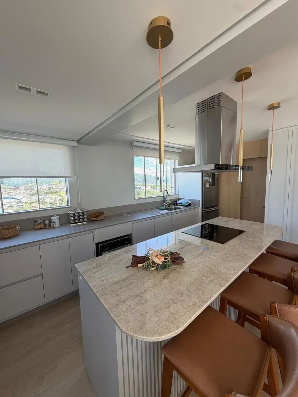 Apartamento com 3 dormitórios sendo 3 suítes e 3 vagas de garagem em Balneário Camboriú/SC