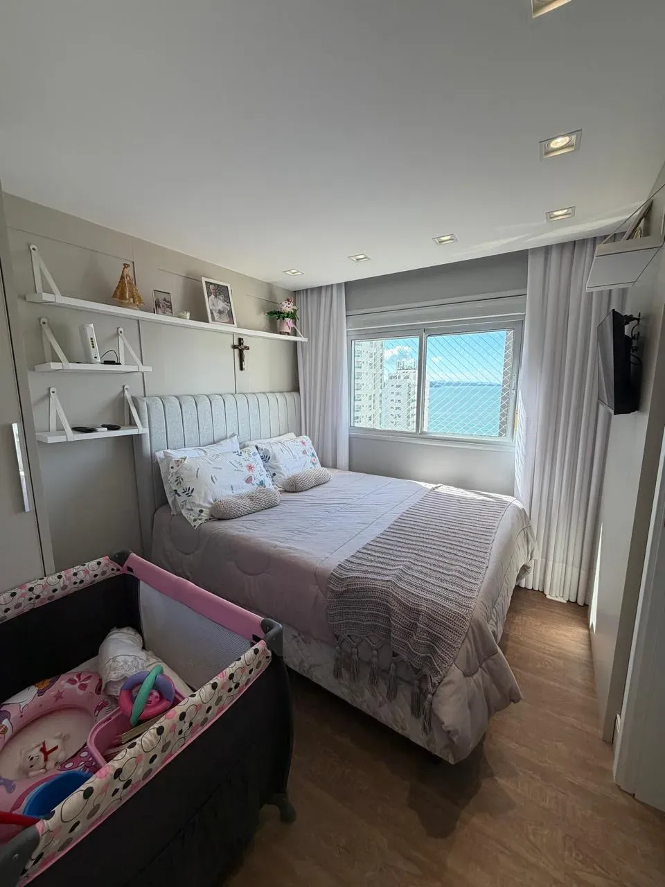 Apartamento com 3 dormitórios sendo 3 suítes e 3 vagas de garagem em Balneário Camboriú/SC