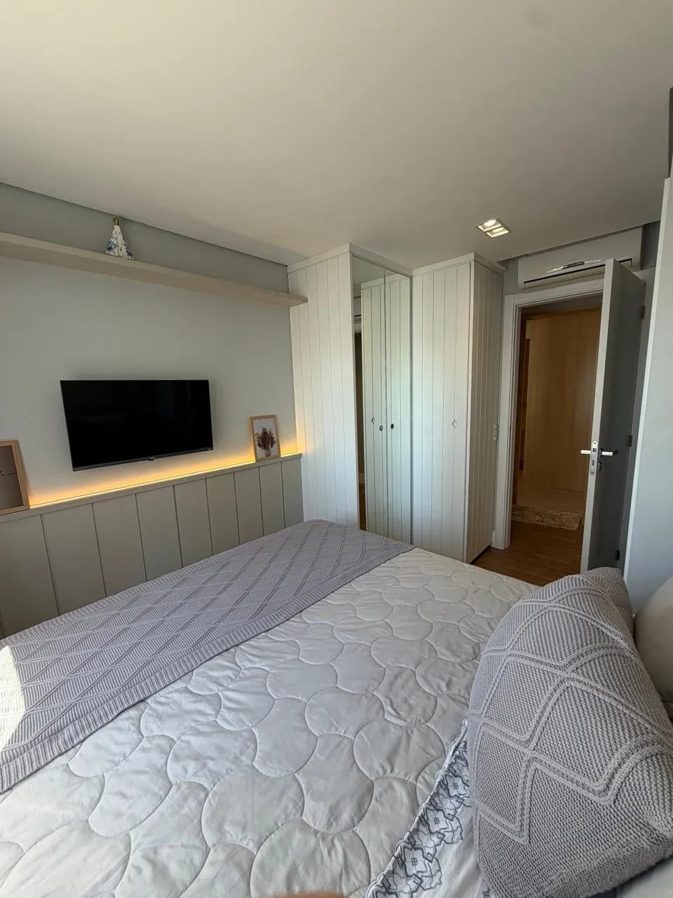 Apartamento com 3 dormitórios sendo 3 suítes e 3 vagas de garagem em Balneário Camboriú/SC