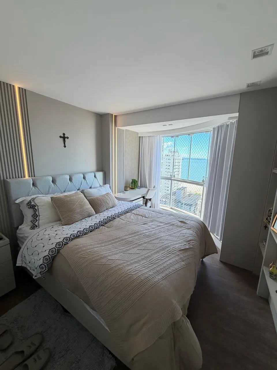 Apartamento com 3 dormitórios sendo 3 suítes e 3 vagas de garagem em Balneário Camboriú/SC