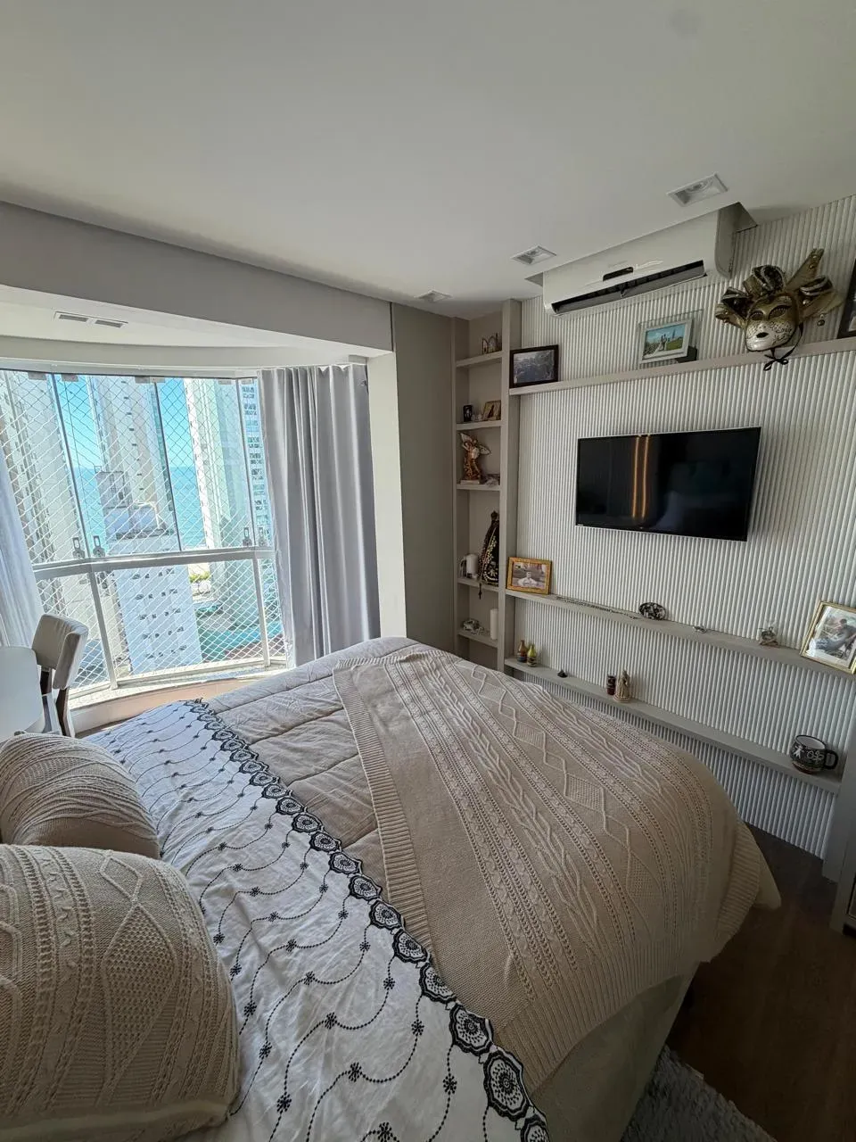 Apartamento com 3 dormitórios sendo 3 suítes e 3 vagas de garagem em Balneário Camboriú/SC