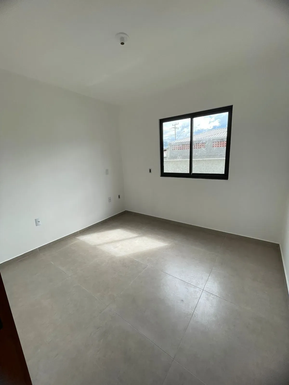 Casa com 2 dormitórios e 2 vagas de garagem em Palhoça/SC