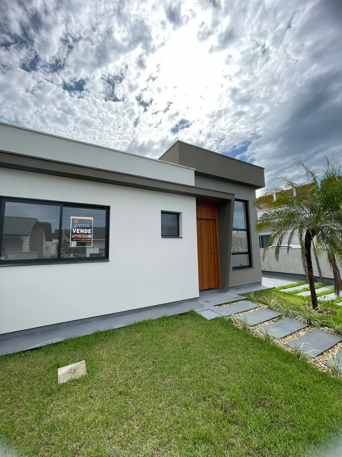 Casa com 2 dormitórios e 2 vagas de garagem em Palhoça/SC