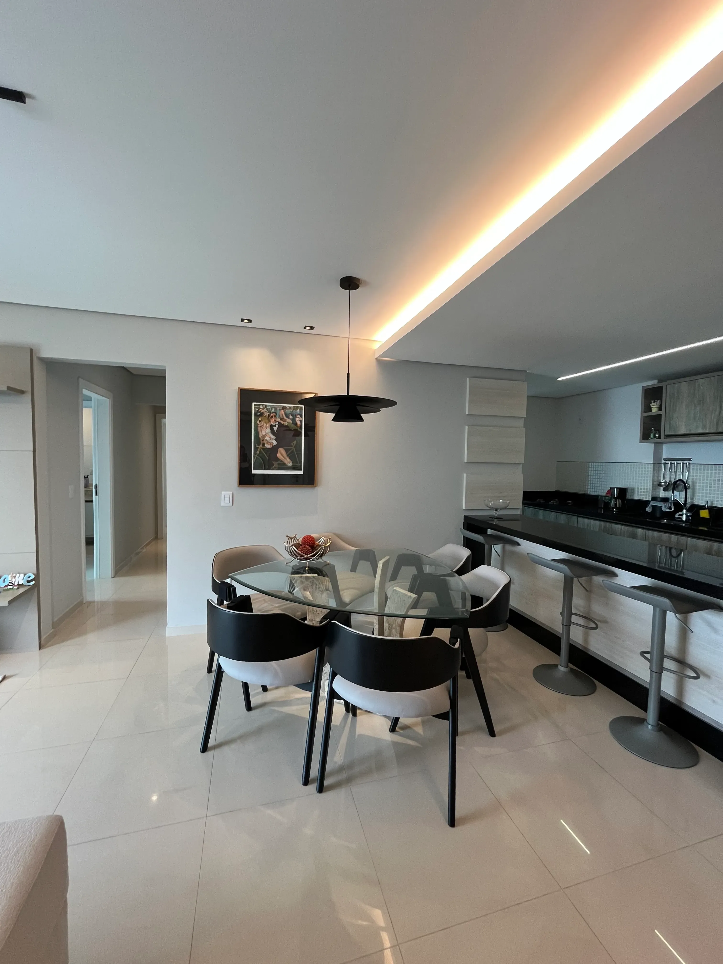 Apartamento com 3 dormitórios sendo 3 suítes e 2 vagas de garagem em Itajaí/SC