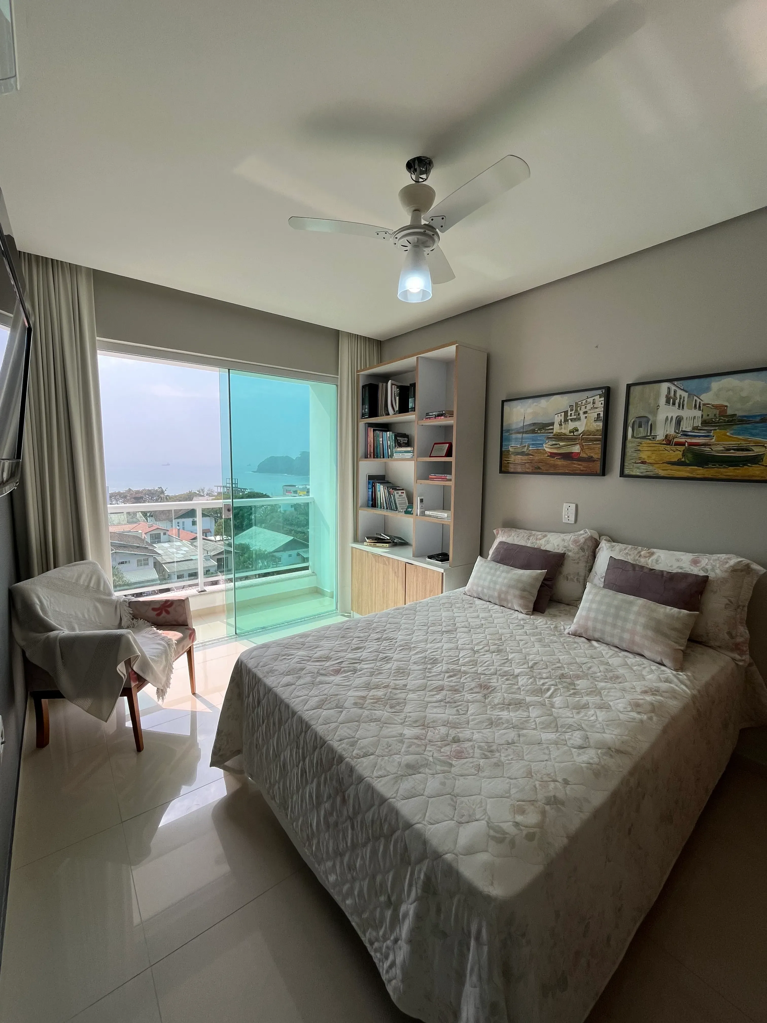 Apartamento com 3 dormitórios sendo 3 suítes e 2 vagas de garagem em Itajaí/SC