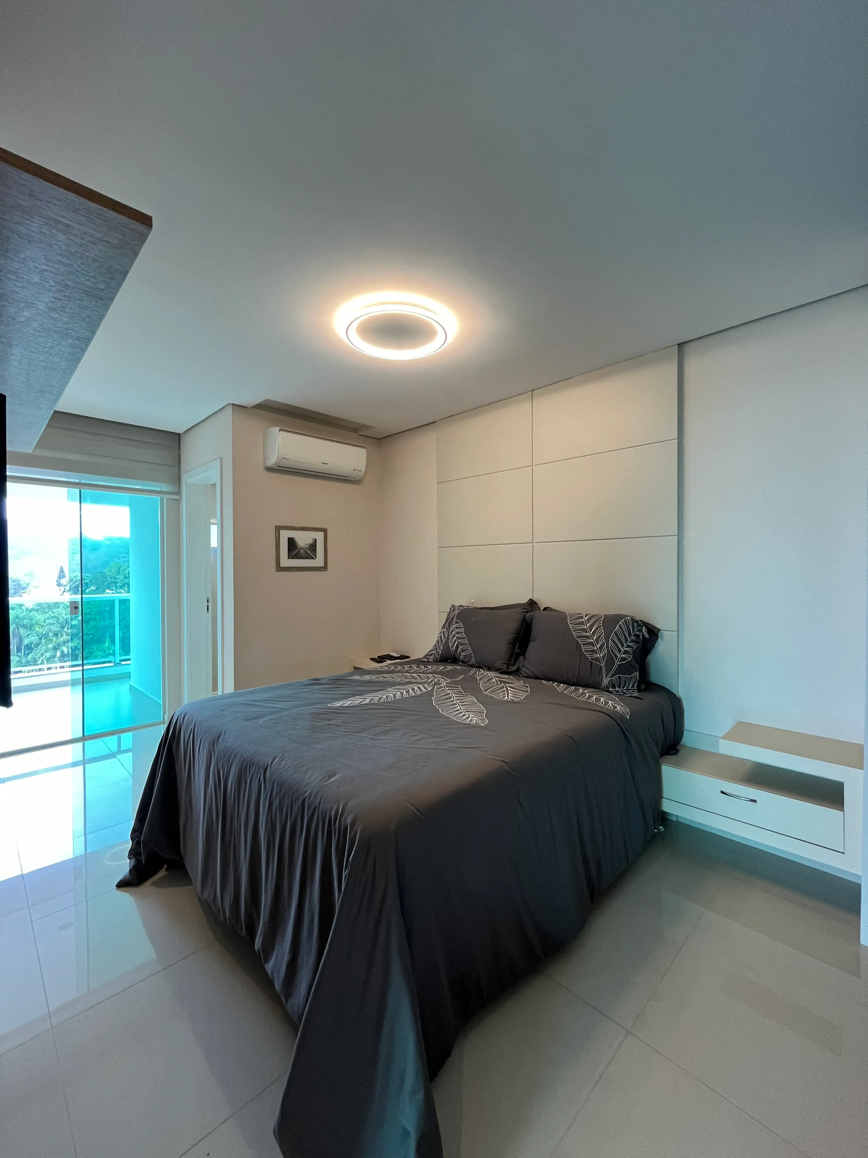 Apartamento com 3 dormitórios sendo 3 suítes e 2 vagas de garagem em Itajaí/SC