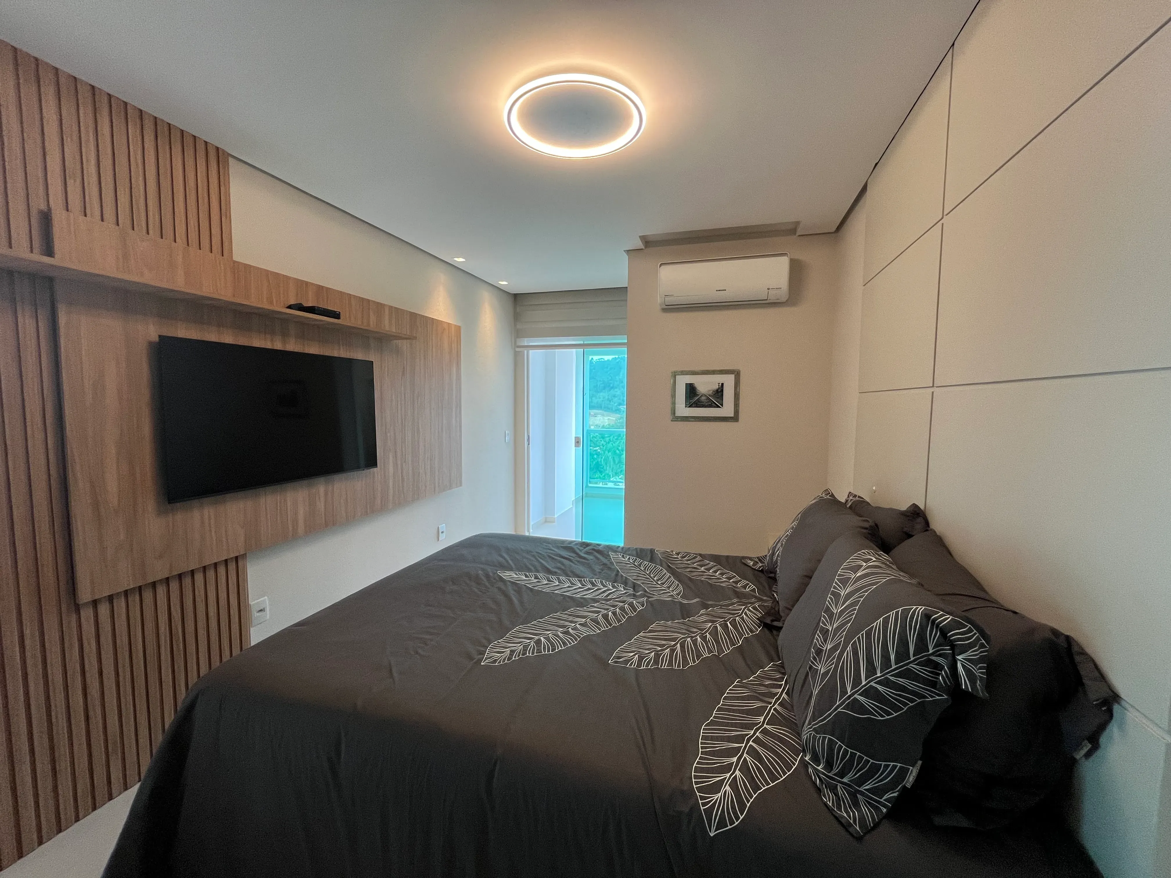 Apartamento com 3 dormitórios sendo 3 suítes e 2 vagas de garagem em Itajaí/SC