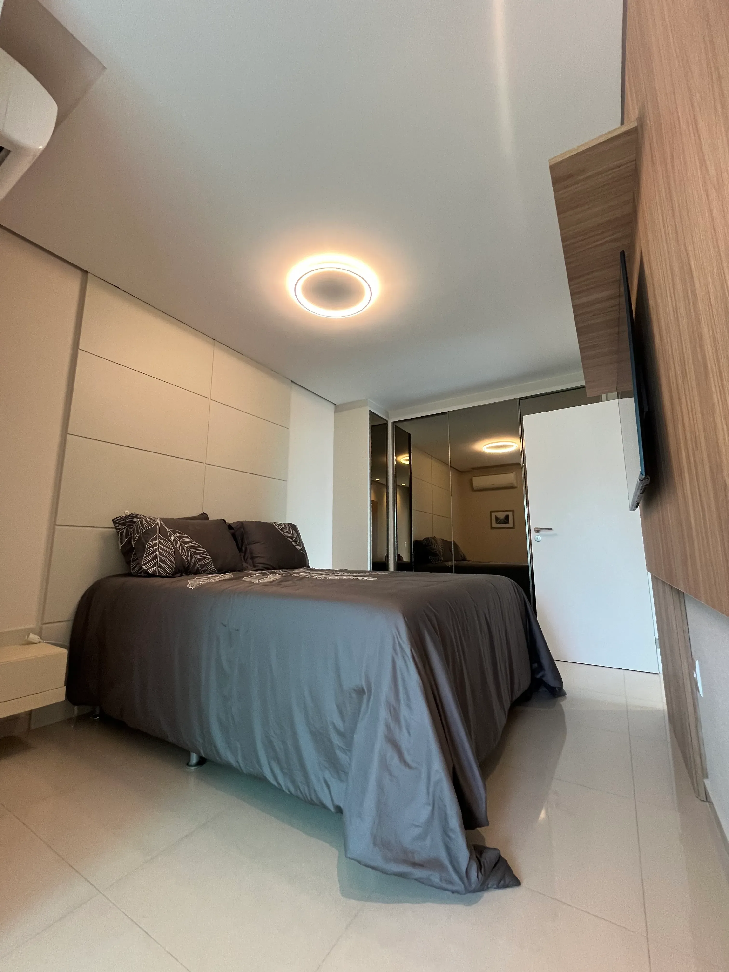 Apartamento com 3 dormitórios sendo 3 suítes e 2 vagas de garagem em Itajaí/SC