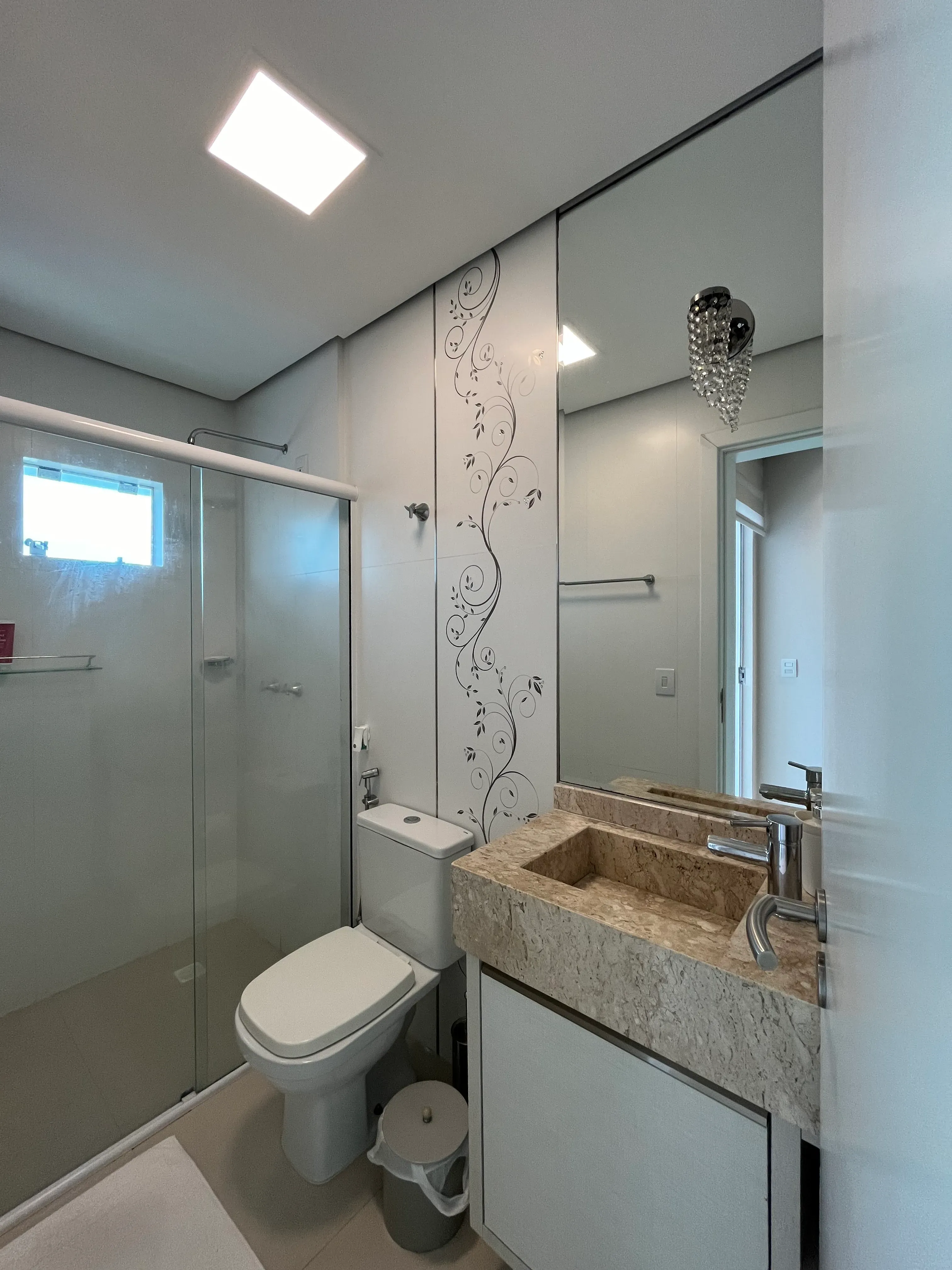 Apartamento com 3 dormitórios sendo 3 suítes e 2 vagas de garagem em Itajaí/SC