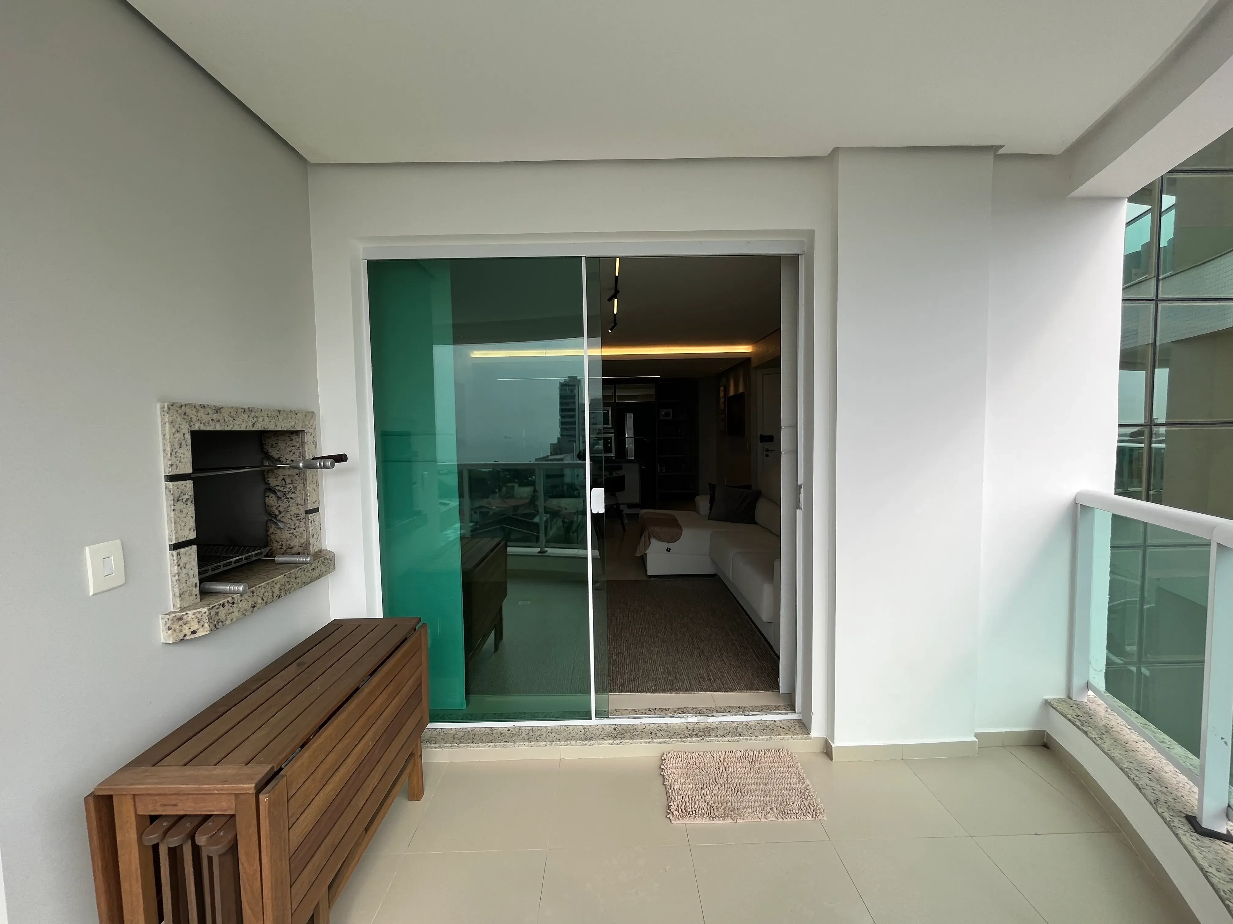 Apartamento com 3 dormitórios sendo 3 suítes e 2 vagas de garagem em Itajaí/SC