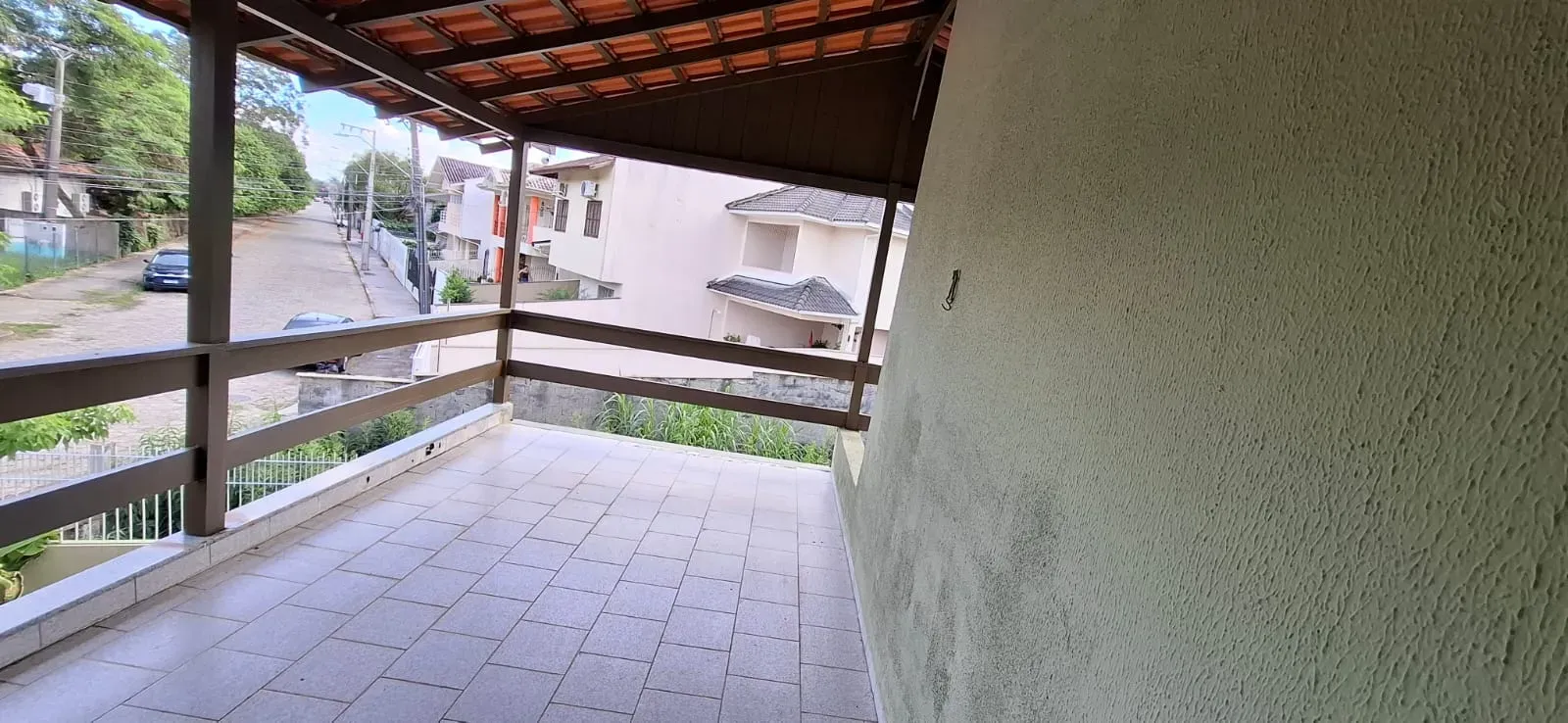 Casa com 4 dormitórios sendo 1 suíte e 2 vagas de garagem em Florianópolis/SC