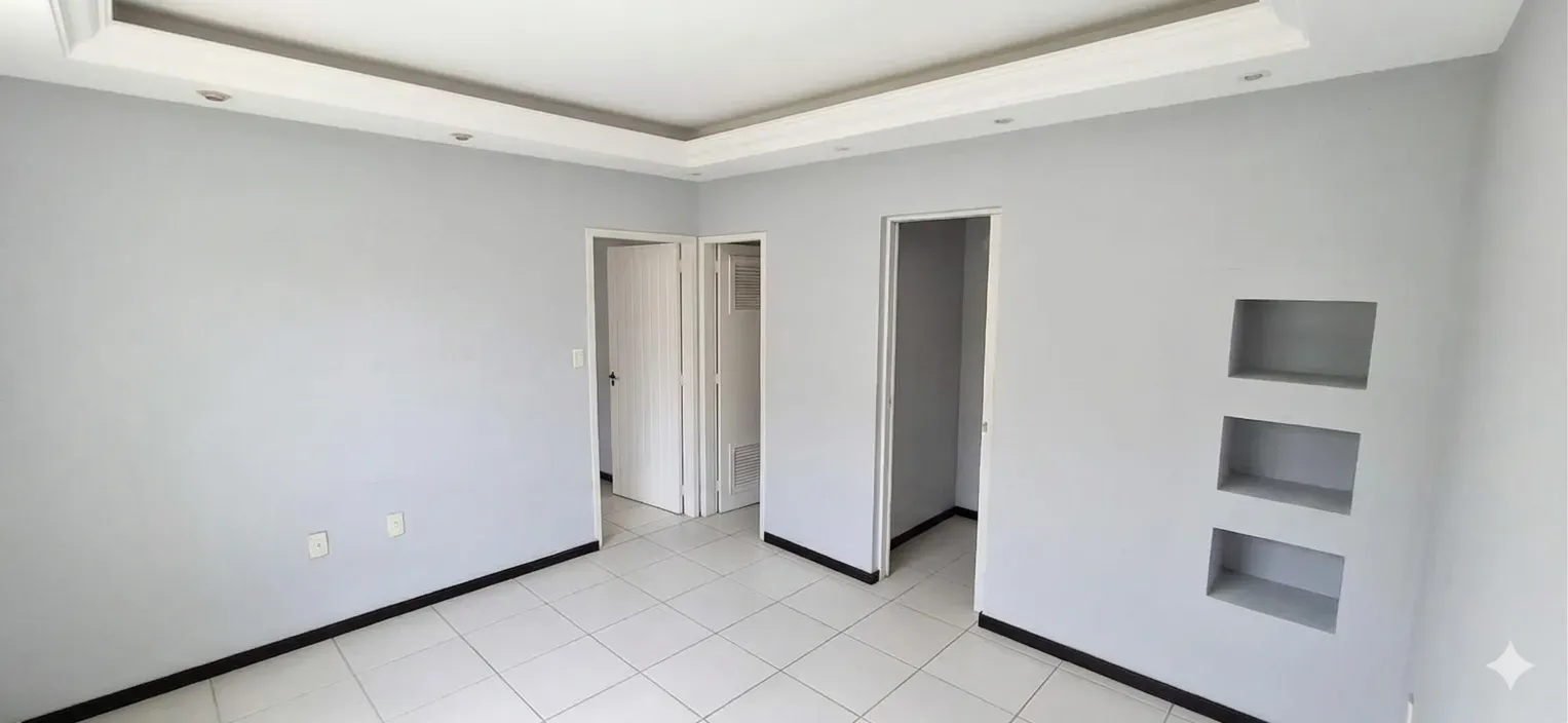 Casa com 4 dormitórios sendo 1 suíte e 2 vagas de garagem em Florianópolis/SC