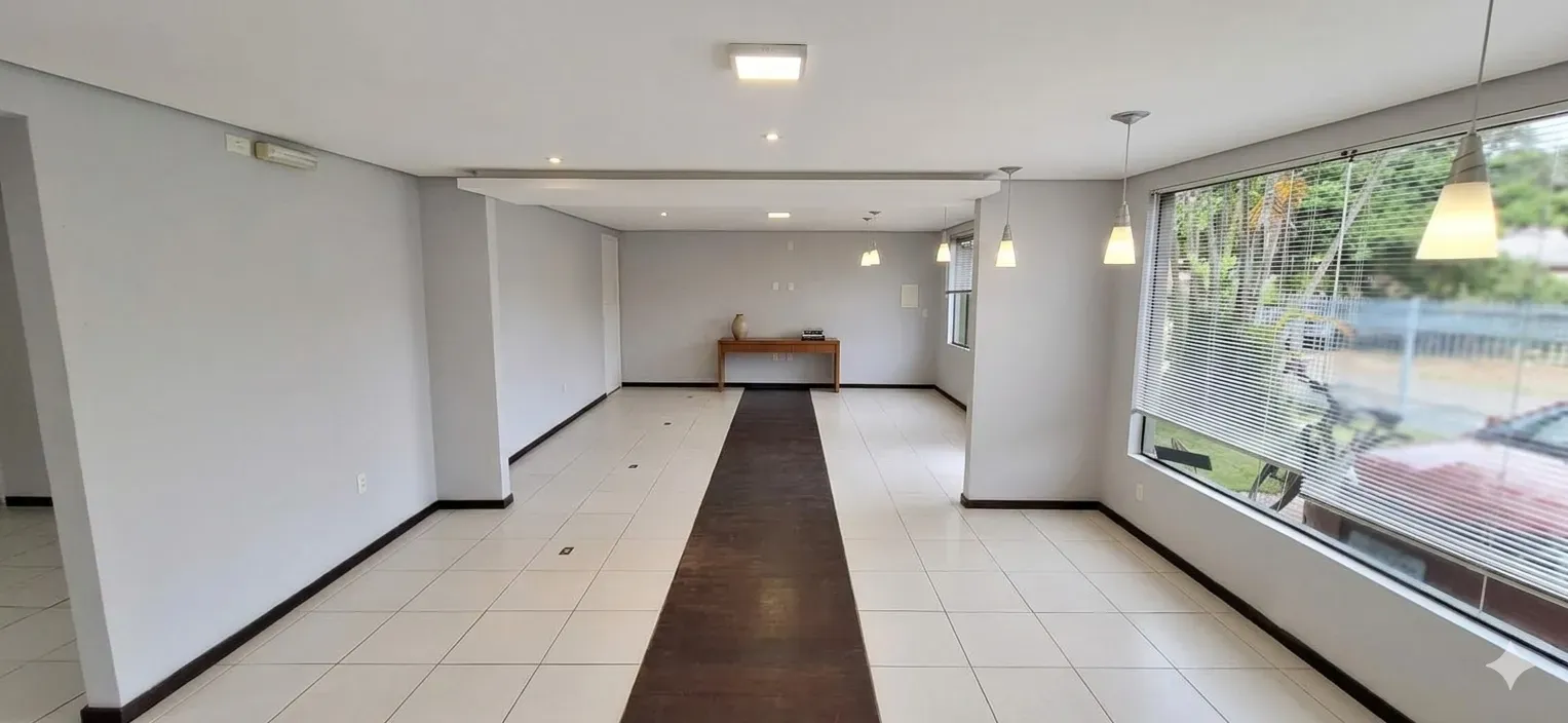 Casa com 4 dormitórios sendo 1 suíte e 2 vagas de garagem em Florianópolis/SC