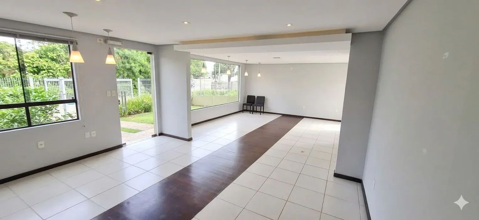 Casa com 4 dormitórios sendo 1 suíte e 2 vagas de garagem em Florianópolis/SC