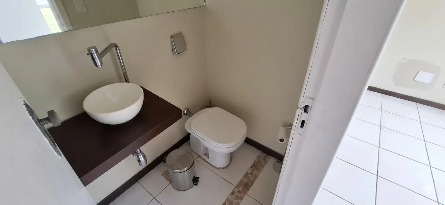 Casa com 4 dormitórios sendo 1 suíte e 2 vagas de garagem em Florianópolis/SC