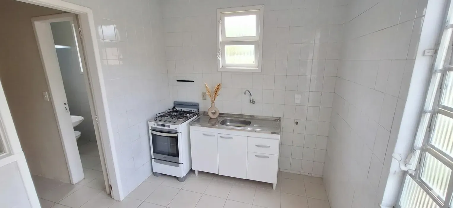 Casa com 4 dormitórios sendo 1 suíte e 2 vagas de garagem em Florianópolis/SC