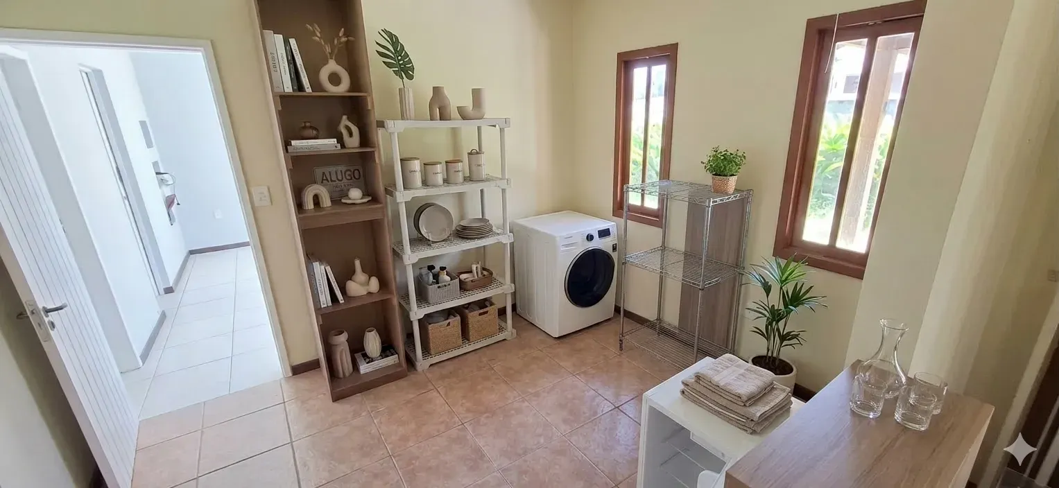 Casa com 4 dormitórios sendo 1 suíte e 2 vagas de garagem em Florianópolis/SC