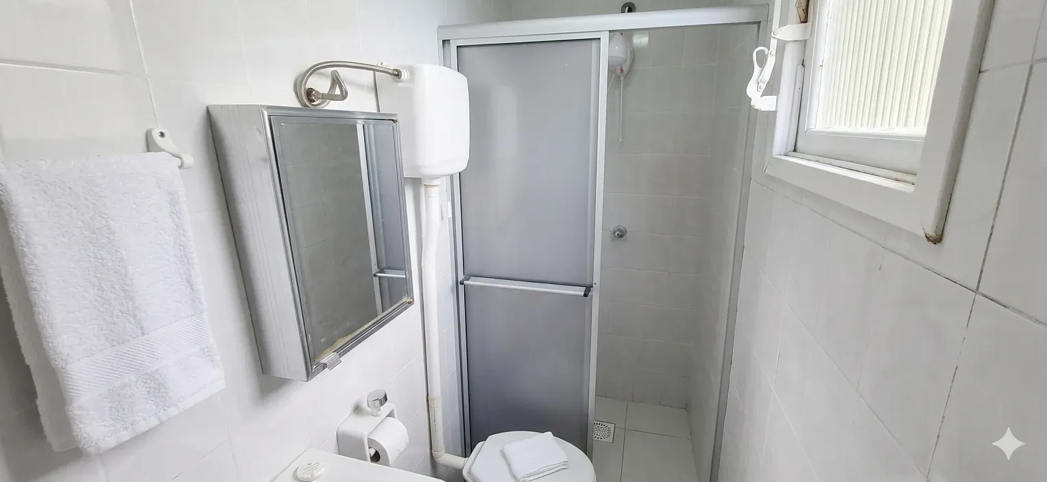 Casa com 4 dormitórios sendo 1 suíte e 2 vagas de garagem em Florianópolis/SC