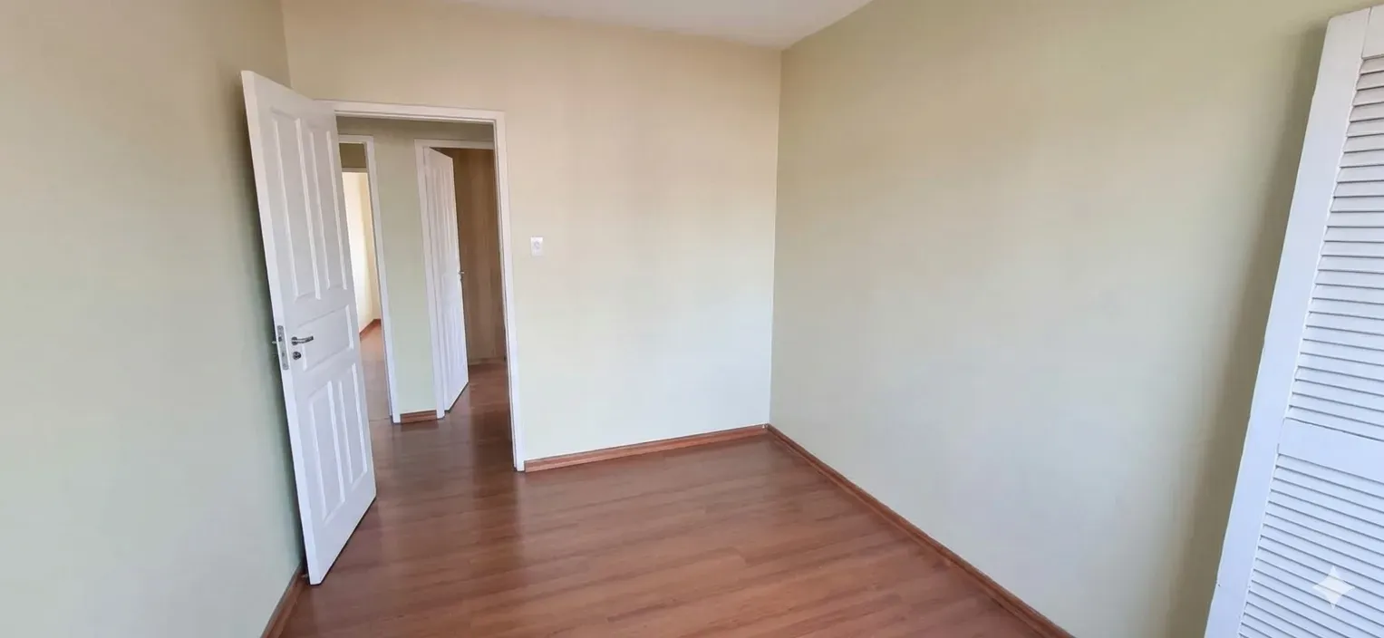 Casa com 4 dormitórios sendo 1 suíte e 2 vagas de garagem em Florianópolis/SC