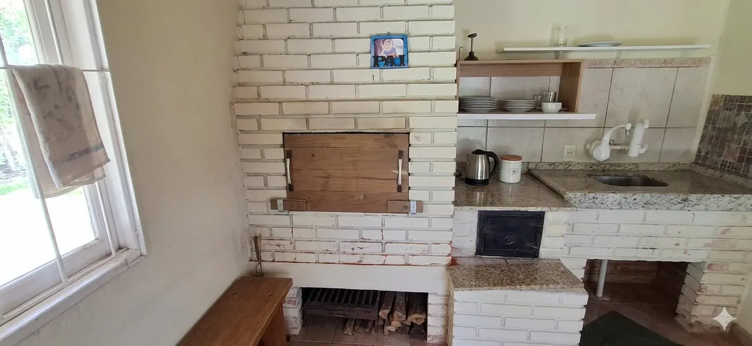 Casa com 4 dormitórios sendo 1 suíte e 2 vagas de garagem em Florianópolis/SC