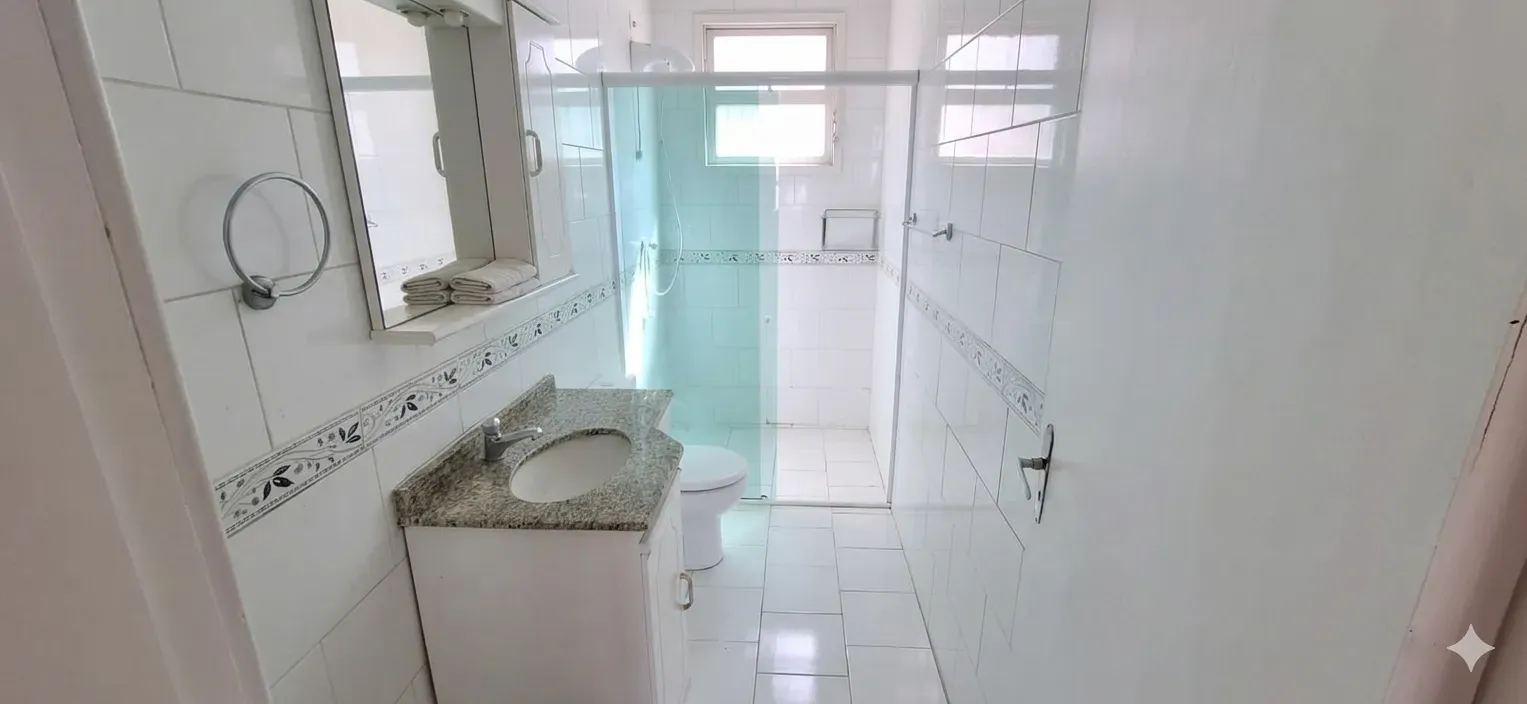 Casa com 4 dormitórios sendo 1 suíte e 2 vagas de garagem em Florianópolis/SC