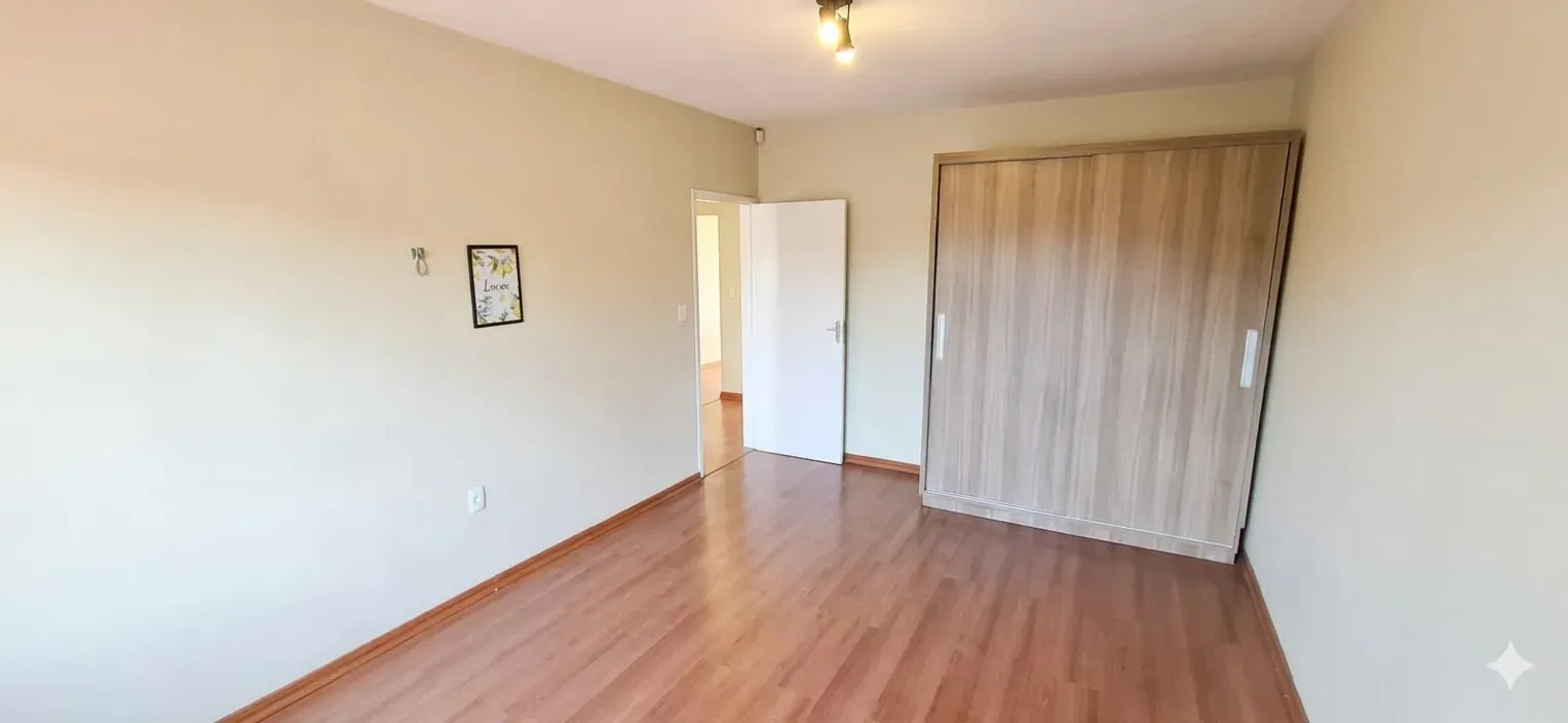 Casa com 4 dormitórios sendo 1 suíte e 2 vagas de garagem em Florianópolis/SC