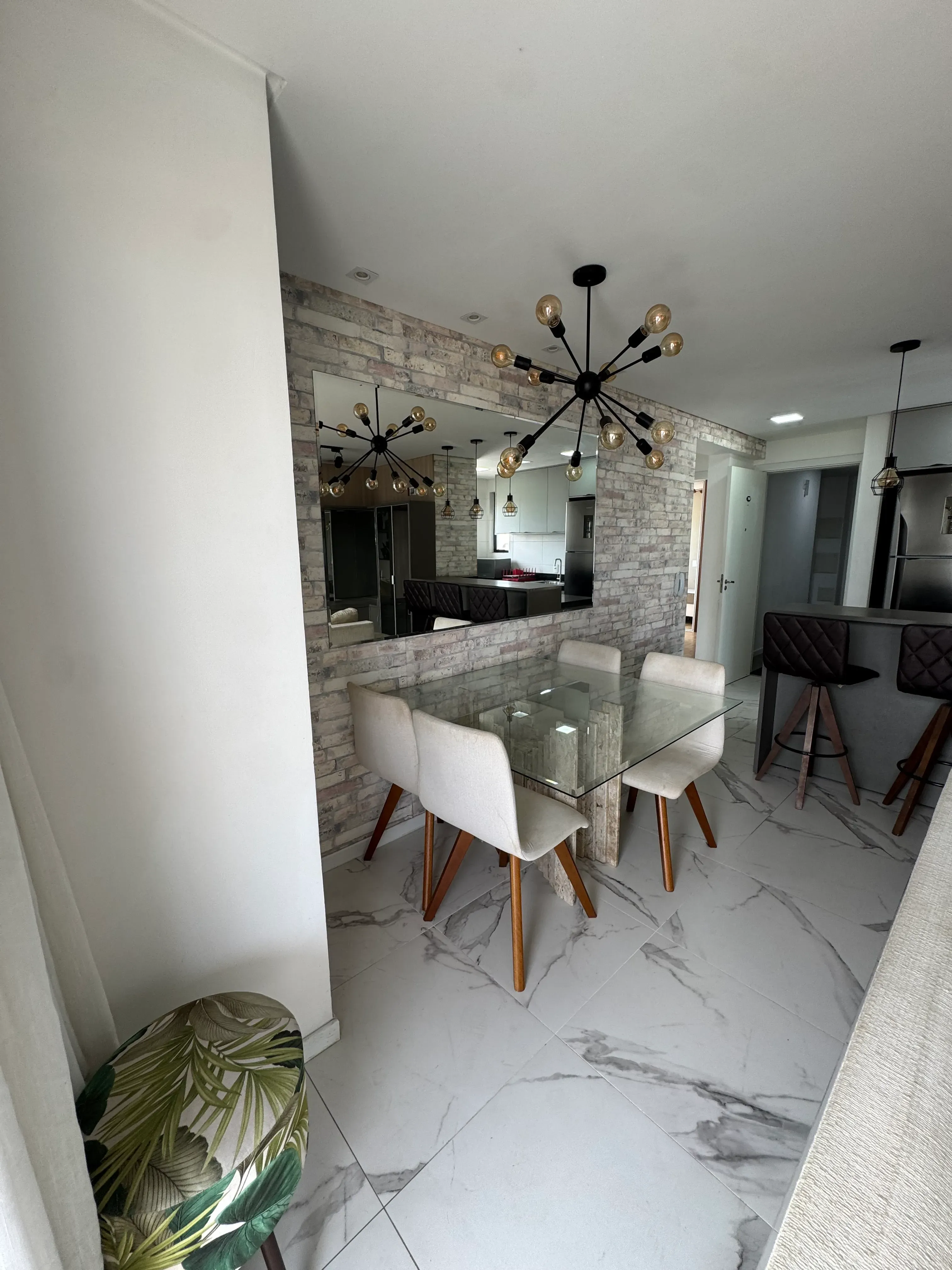 Apartamento com 2 dormitórios sendo 1 suíte e 1 vaga de garagem em Itajaí/SC